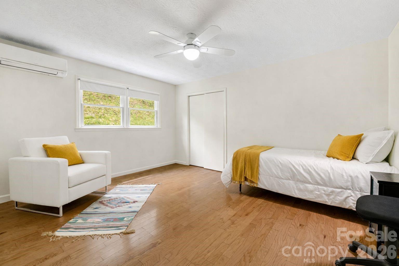 6334 Jacks Creek Road — Burnsville
