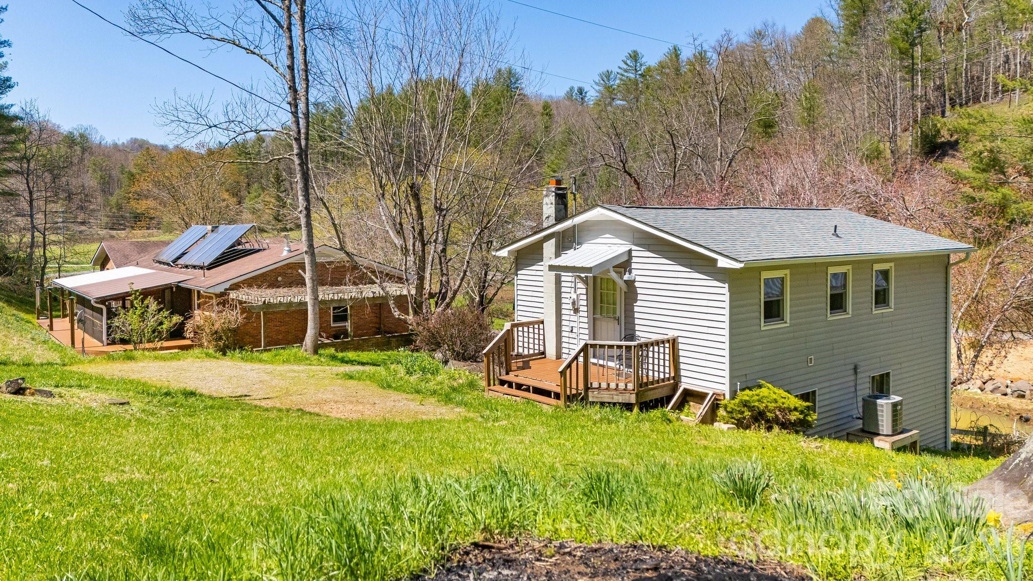 6334 Jacks Creek Road — Burnsville