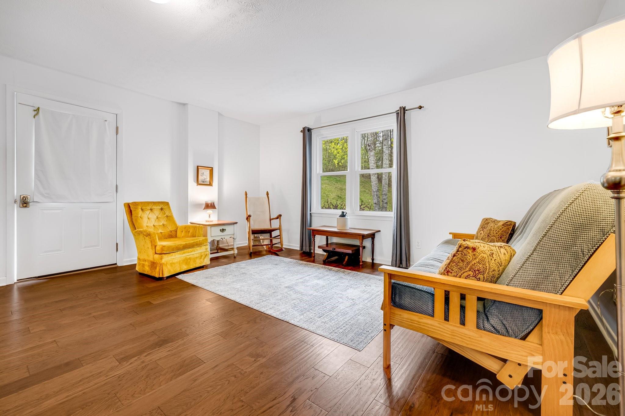 6334 Jacks Creek Road — Burnsville