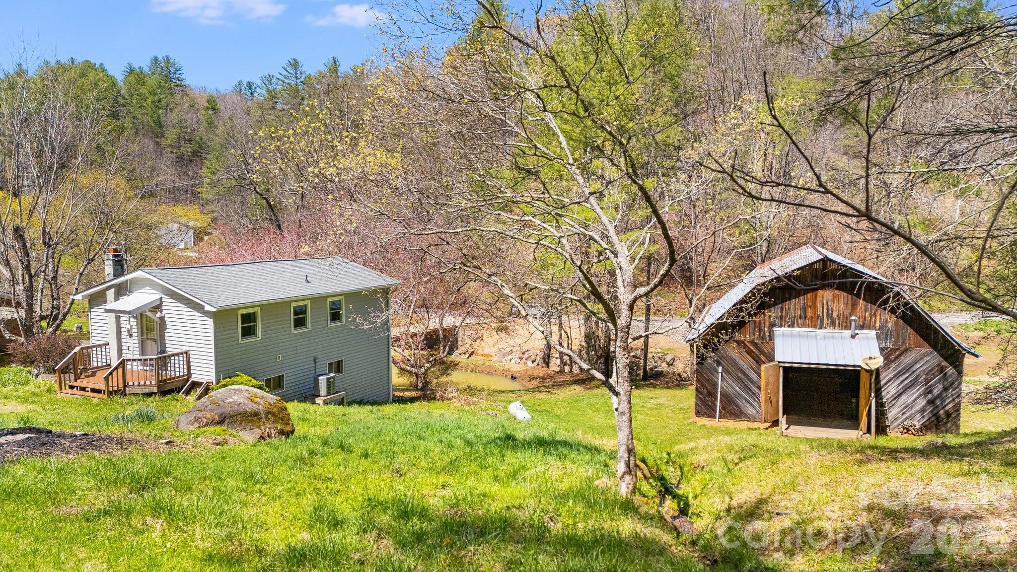 6334 Jacks Creek Road — Burnsville