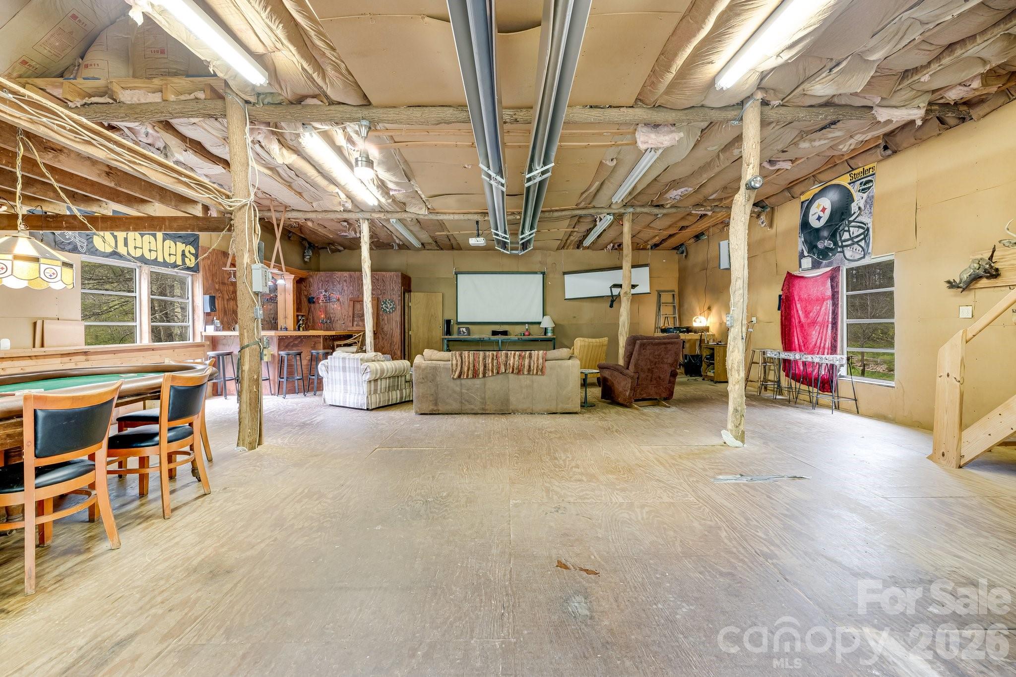 6334 Jacks Creek Road — Burnsville