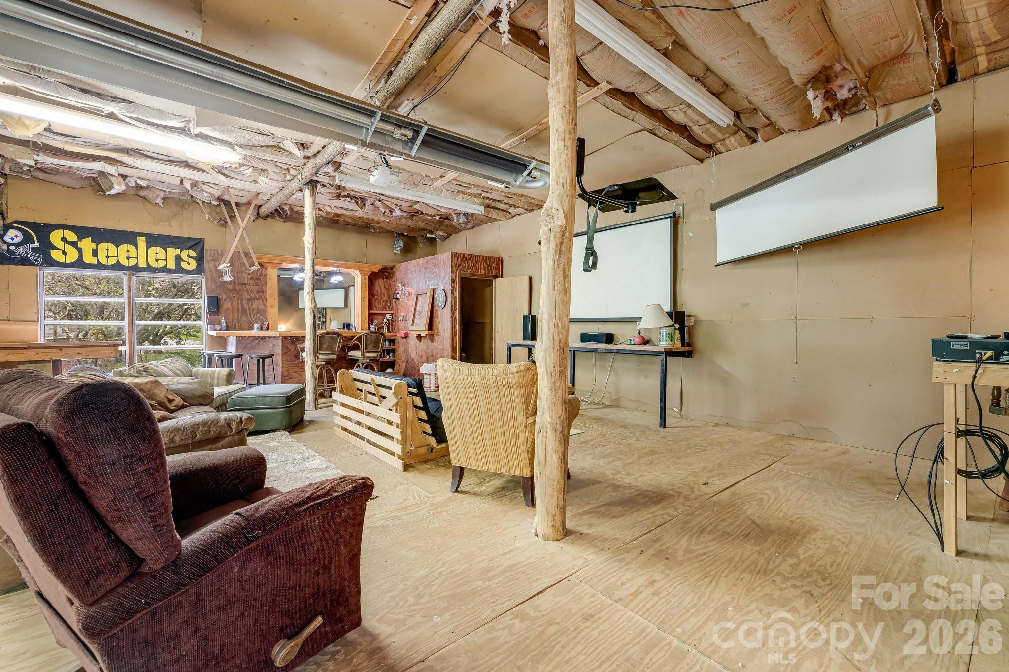 6334 Jacks Creek Road — Burnsville