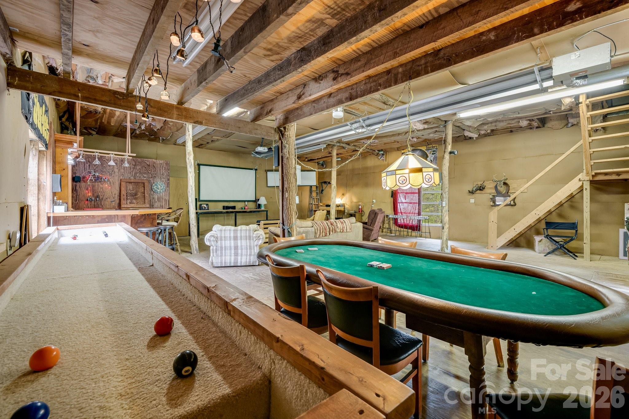 6334 Jacks Creek Road — Burnsville