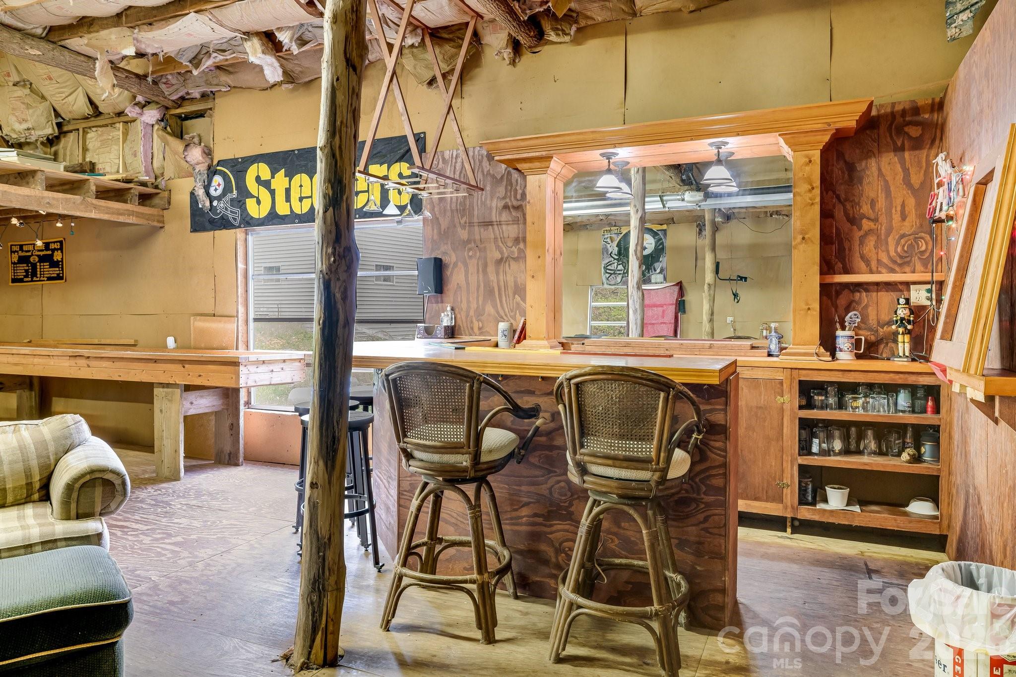 6334 Jacks Creek Road — Burnsville