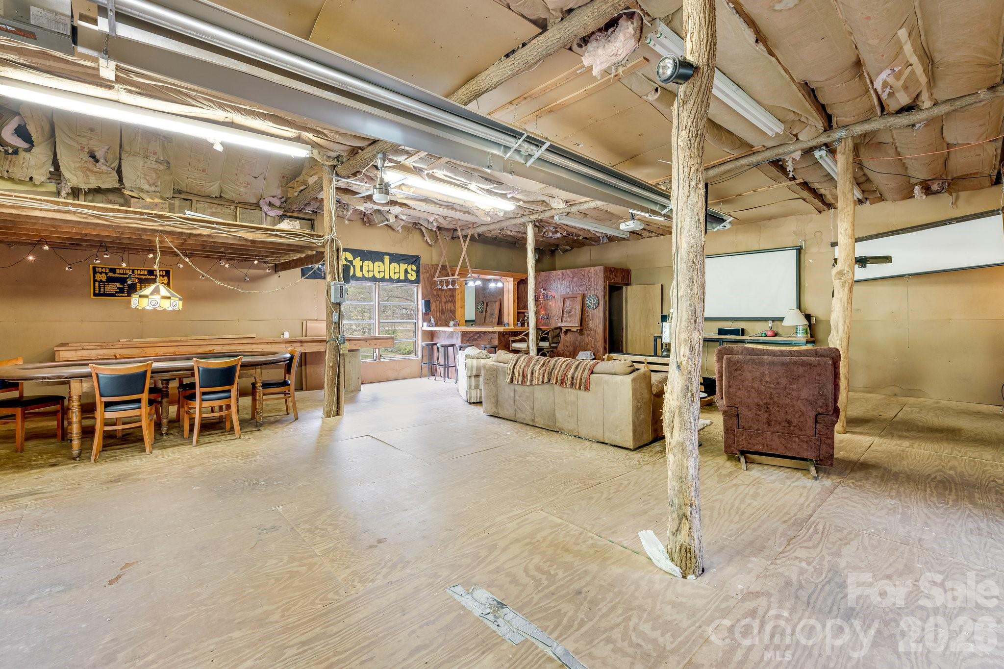 6334 Jacks Creek Road — Burnsville