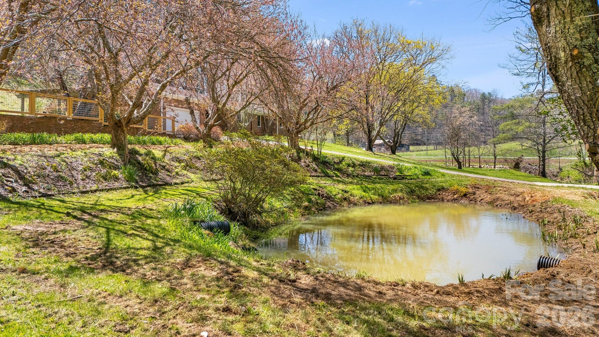 6334 Jacks Creek Road — Burnsville