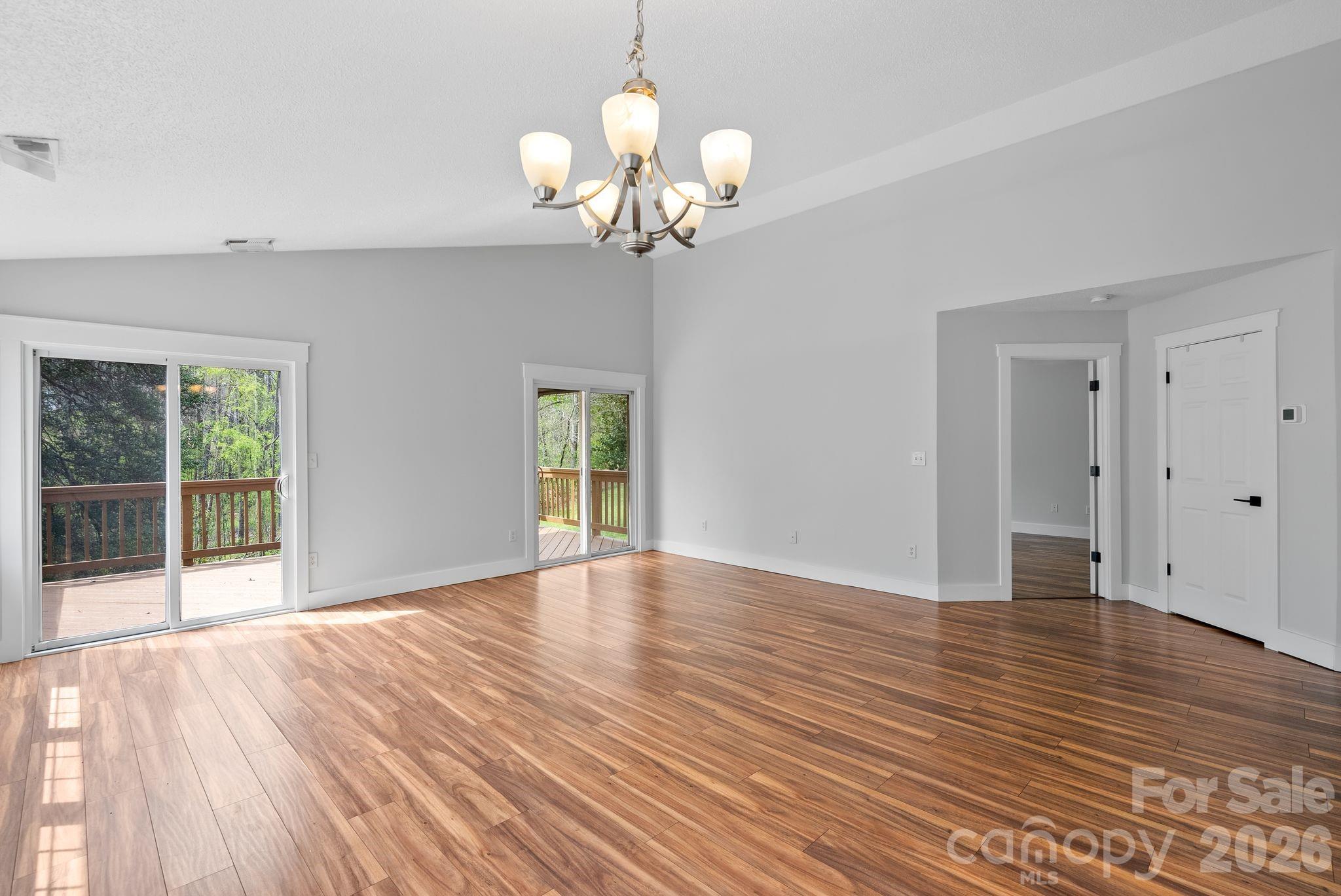 73 Creeks End Circle — Mills River