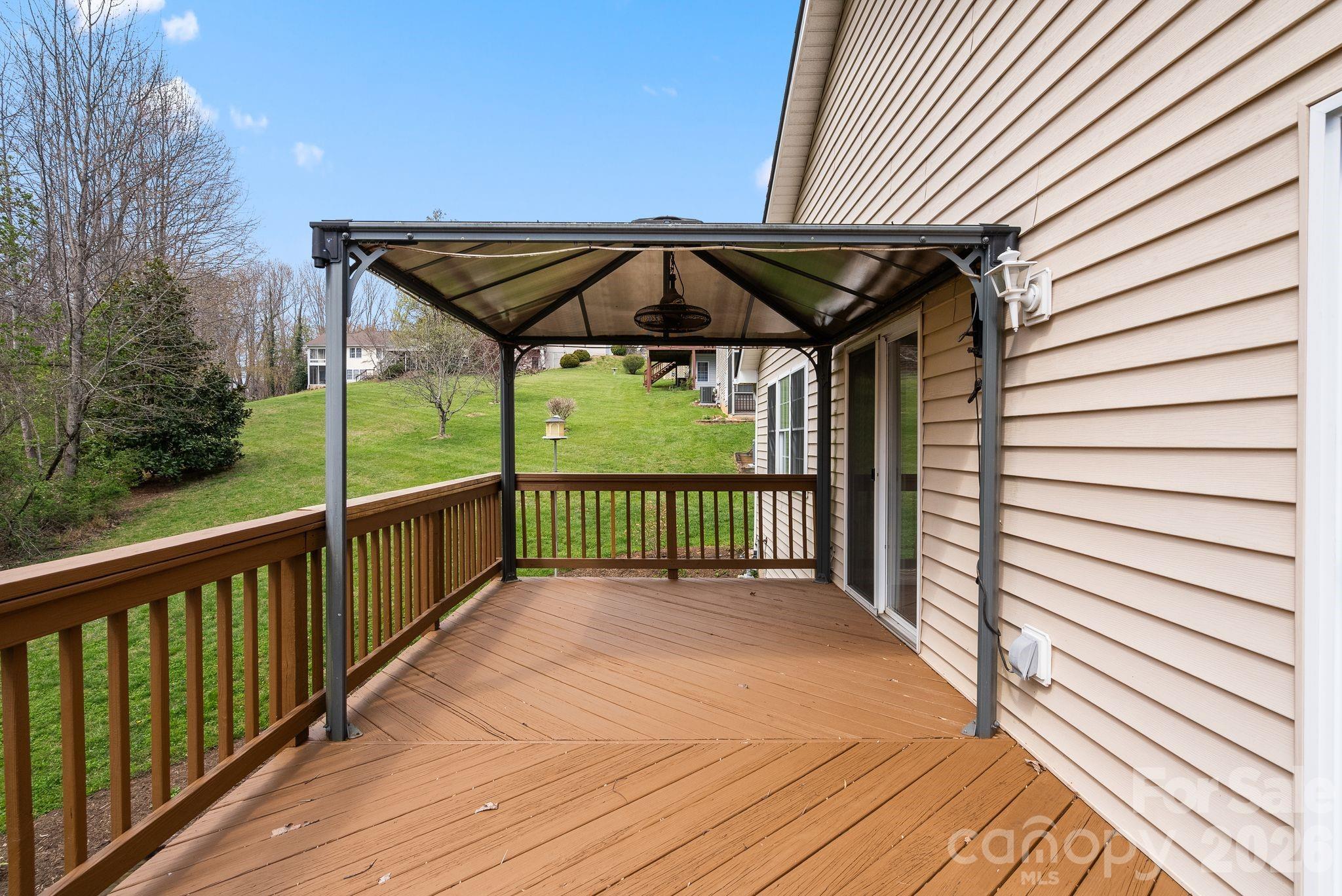 73 Creeks End Circle — Mills River
