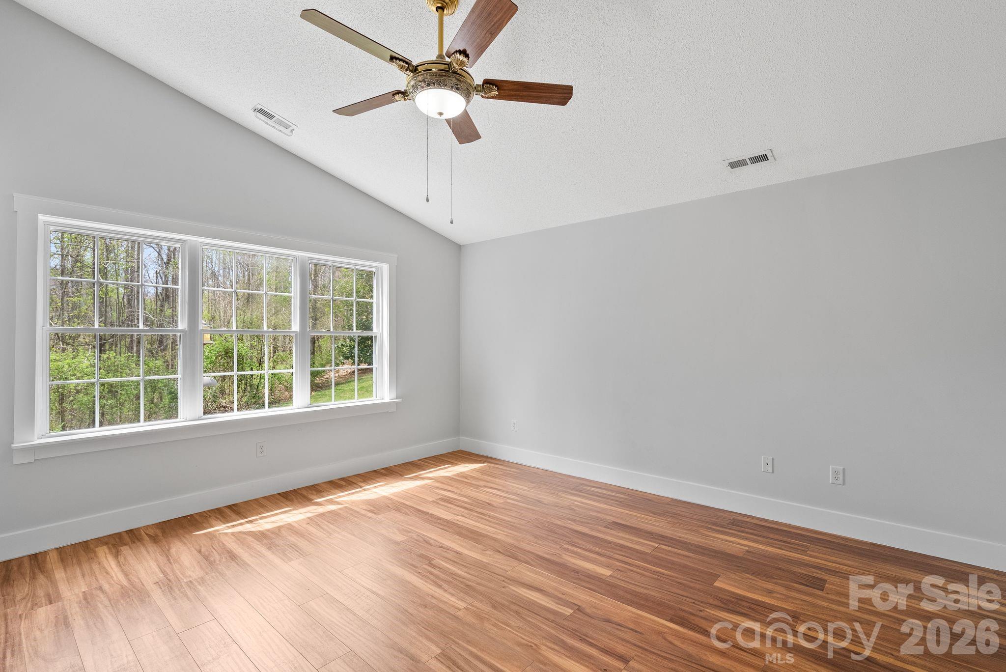73 Creeks End Circle — Mills River