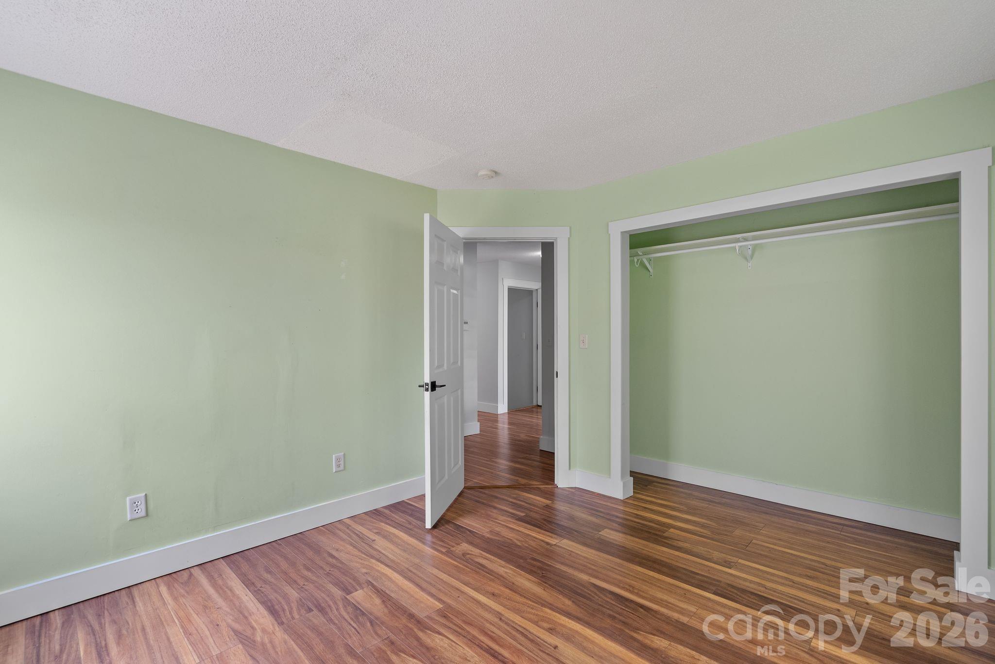 73 Creeks End Circle — Mills River