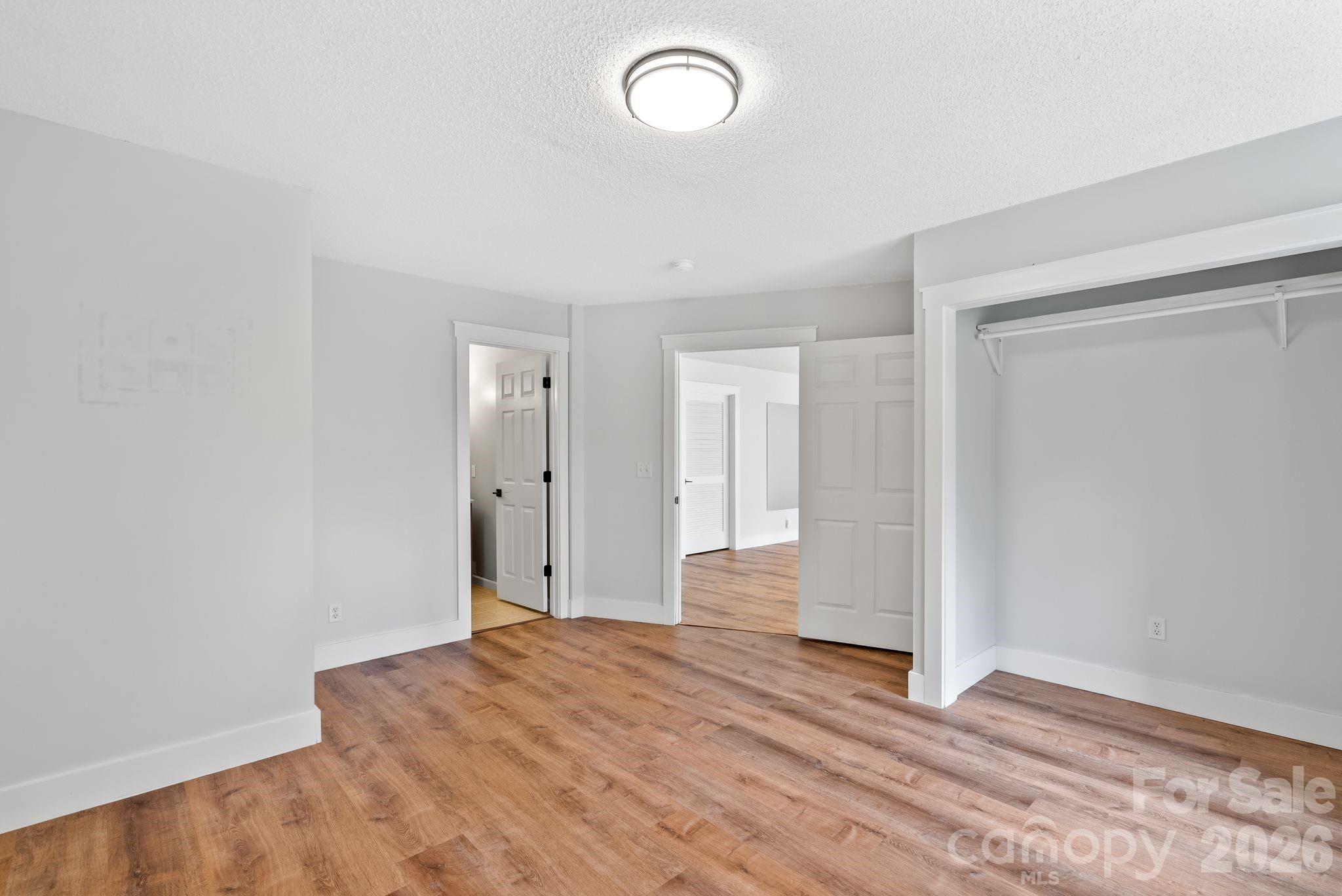 73 Creeks End Circle — Mills River