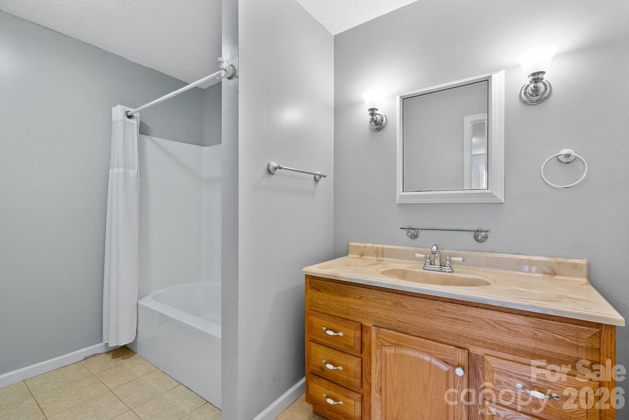 73 Creeks End Circle — Mills River