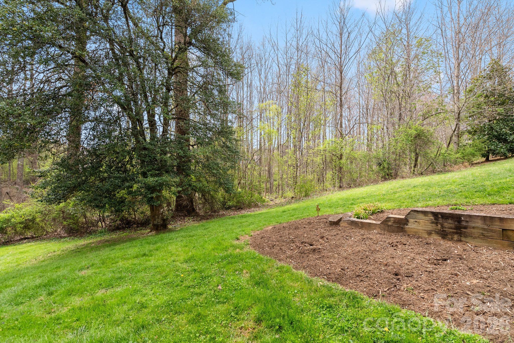 73 Creeks End Circle — Mills River