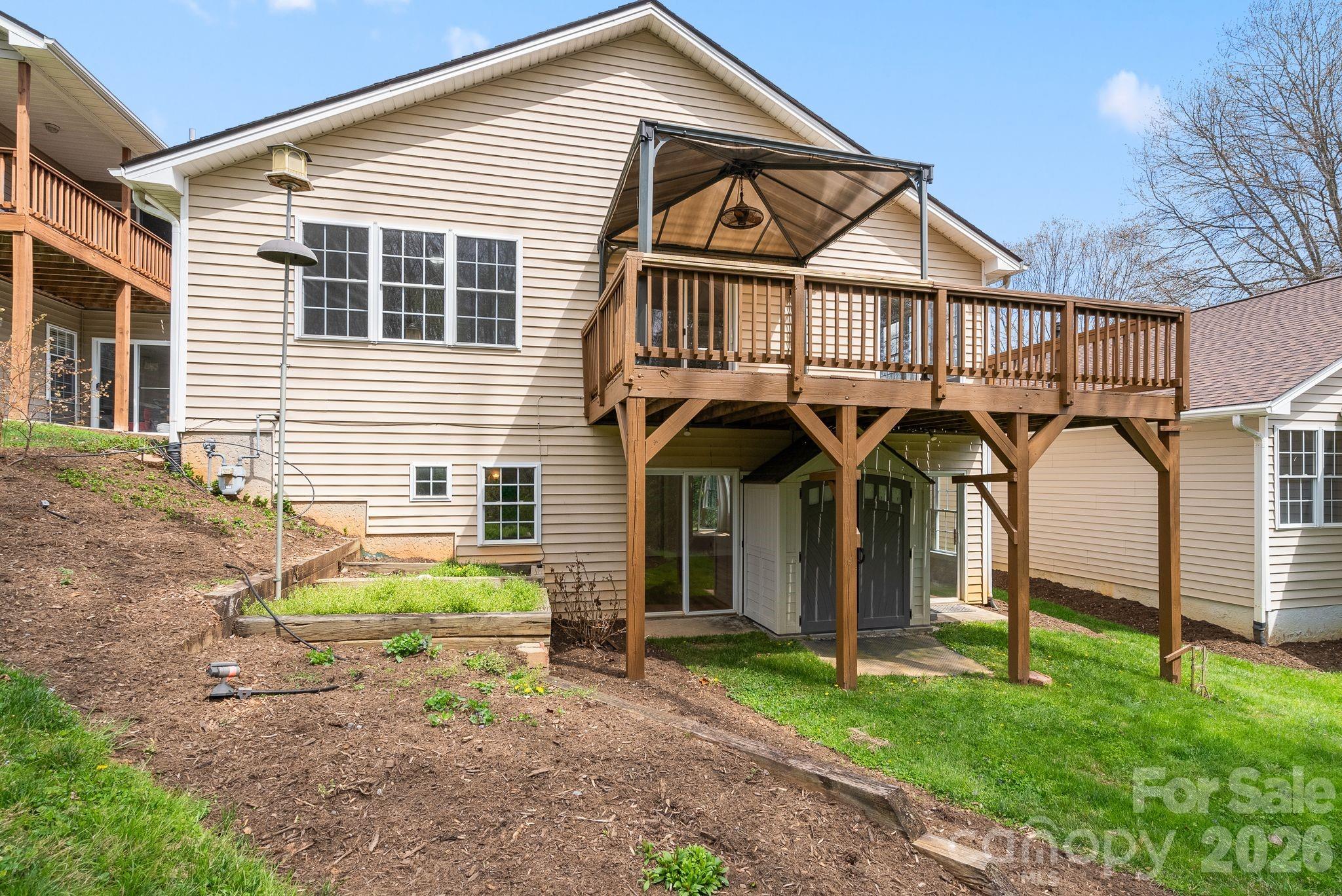73 Creeks End Circle — Mills River
