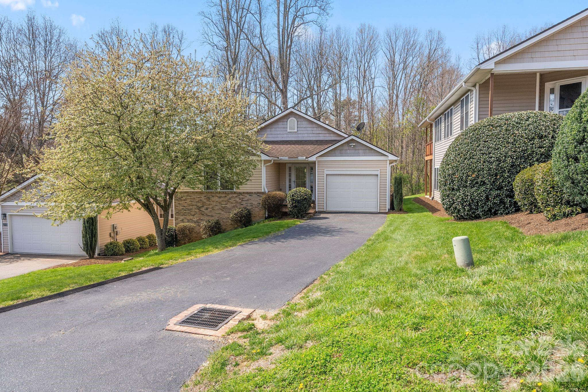73 Creeks End Circle — Mills River