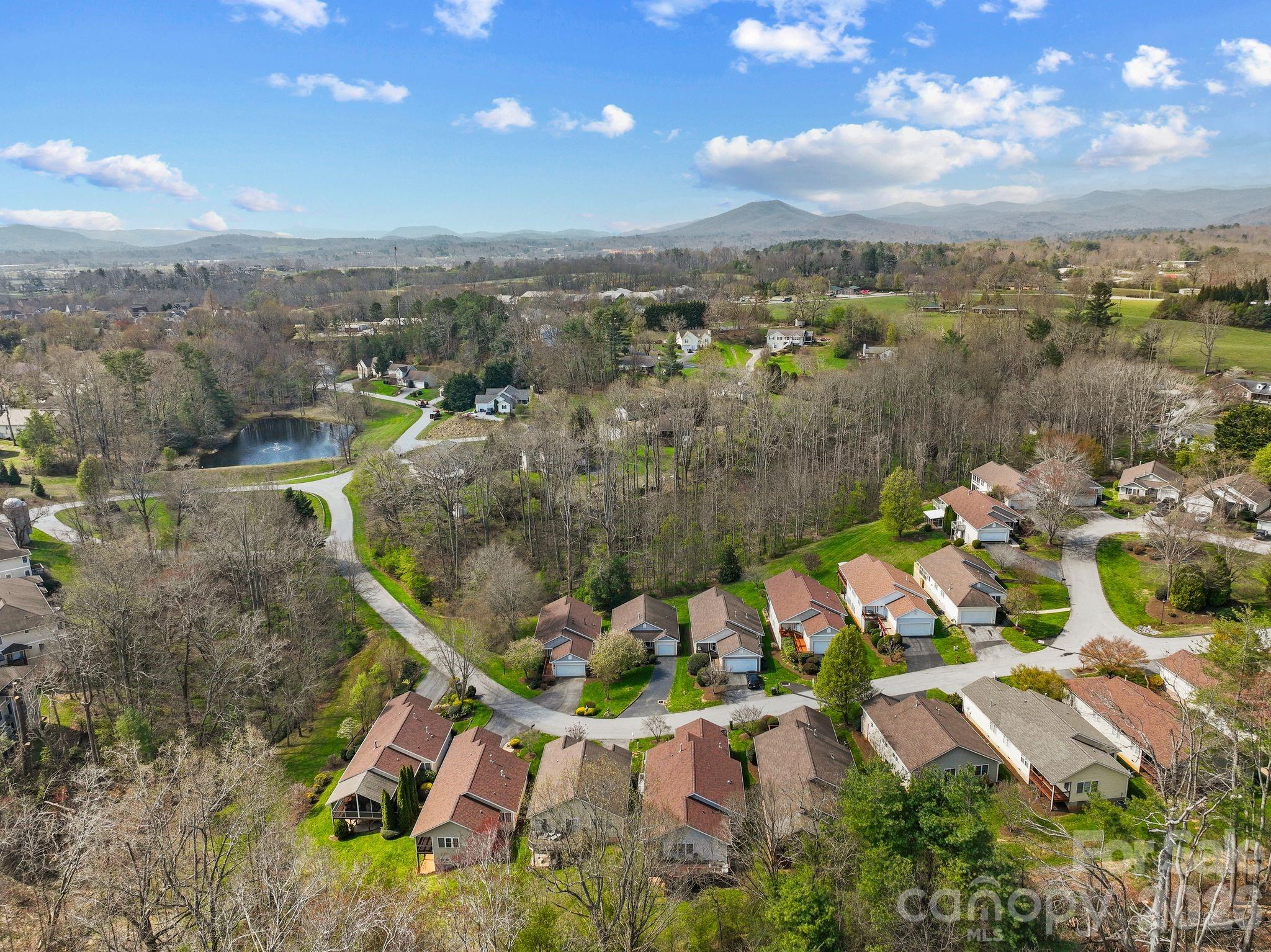 73 Creeks End Circle — Mills River