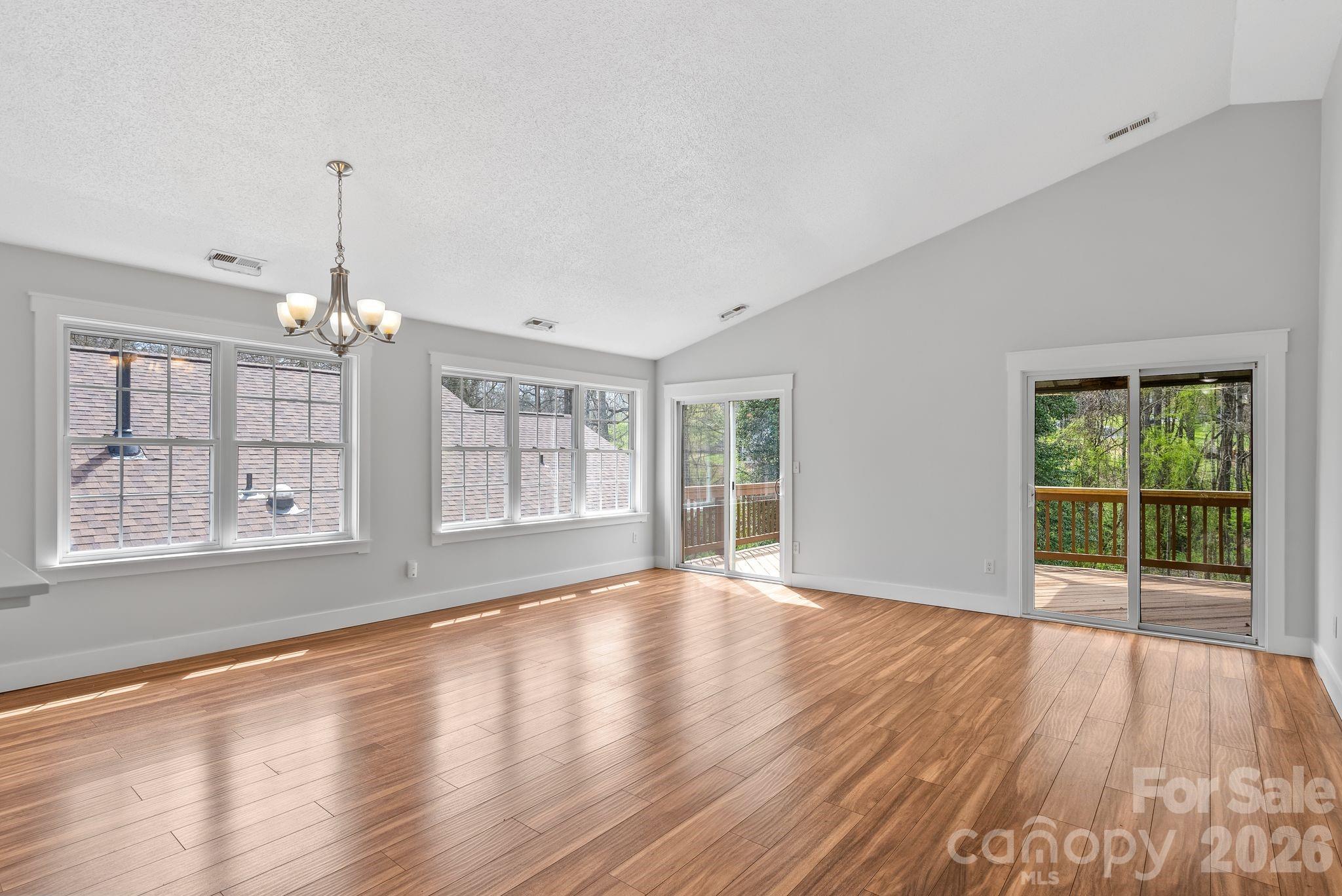 73 Creeks End Circle — Mills River