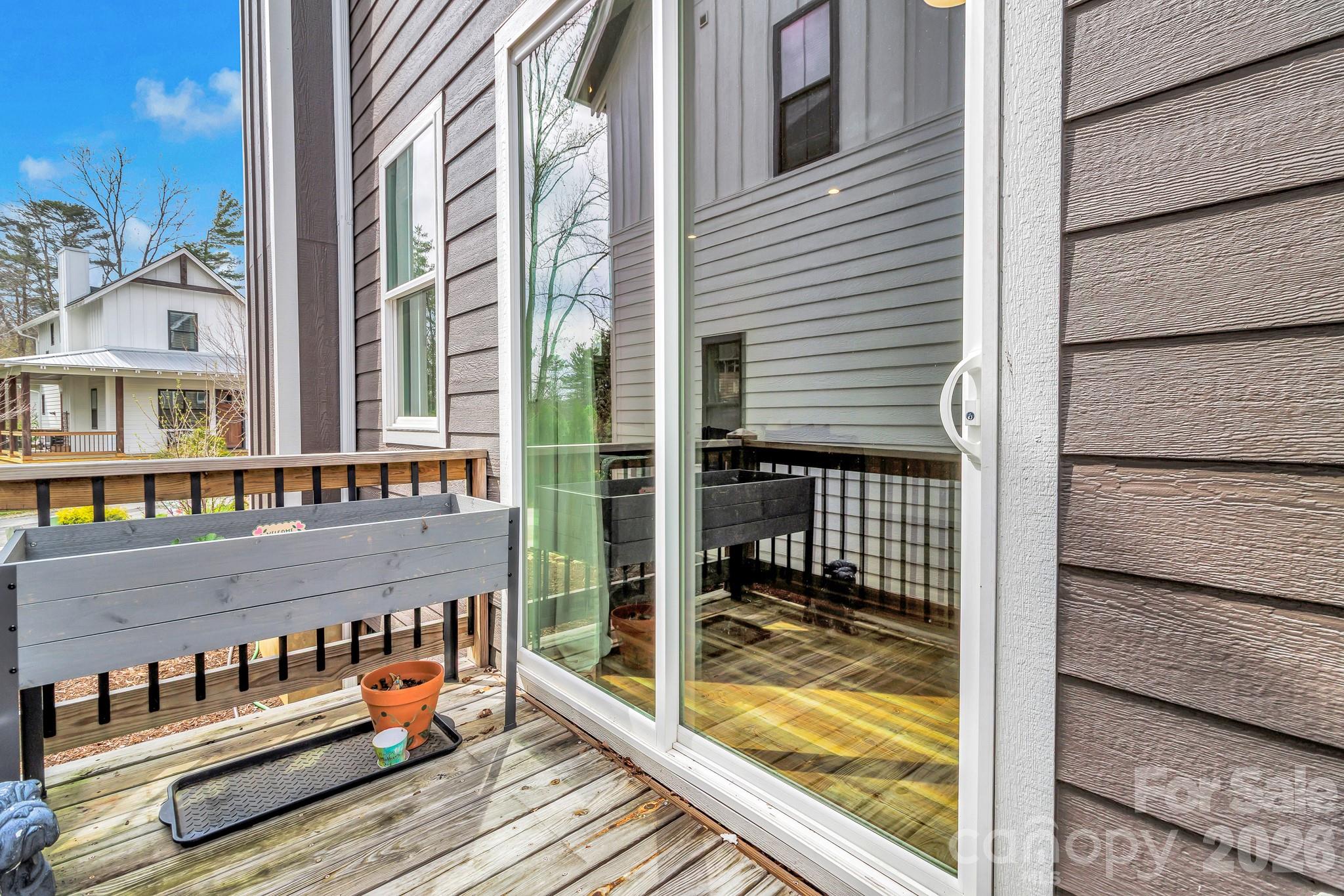 20 Phillip Lane — Arden