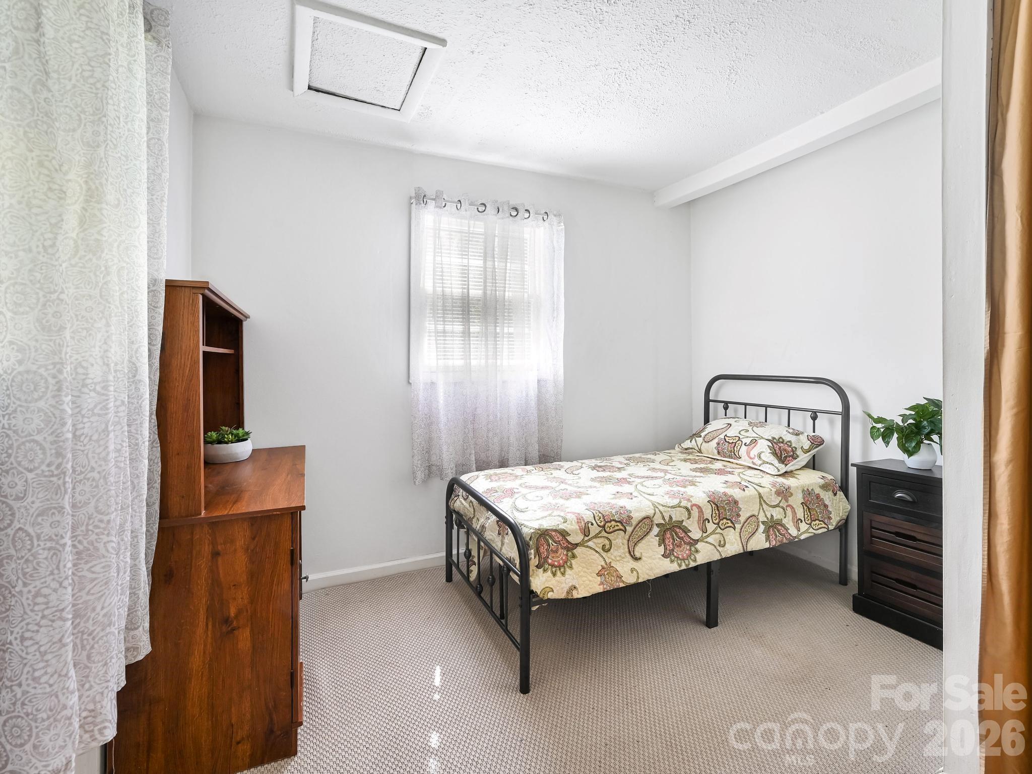 623 School Road — Asheville