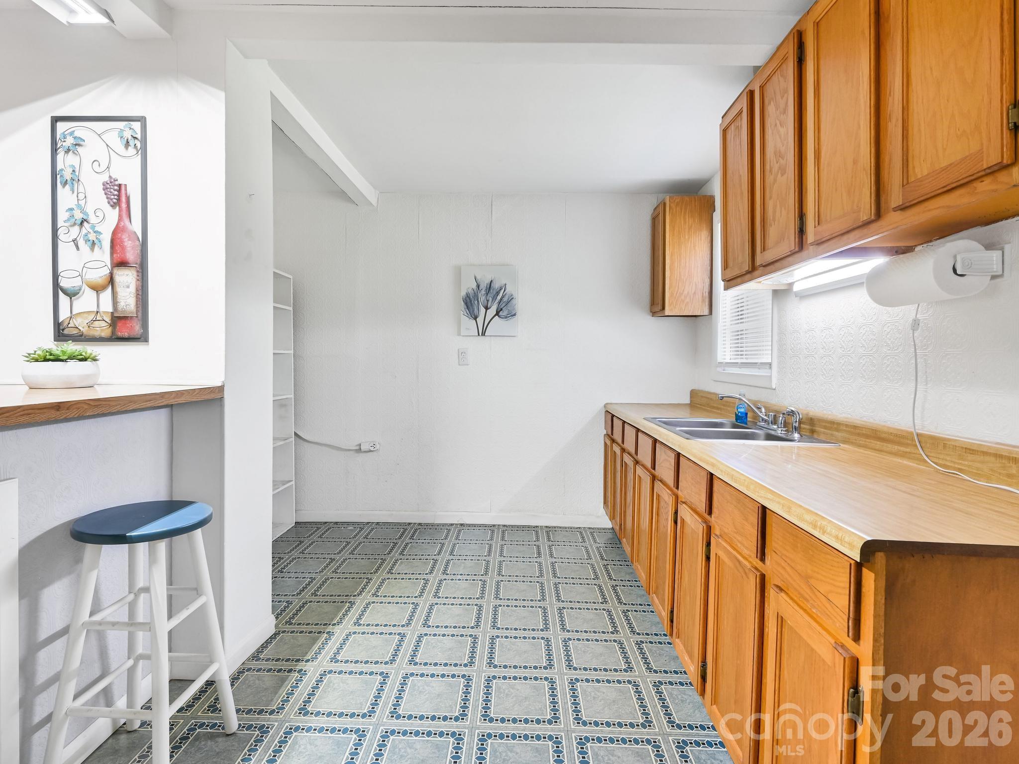 623 School Road — Asheville