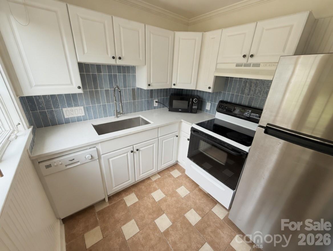 1811 Lynnwood Drive — Charlotte