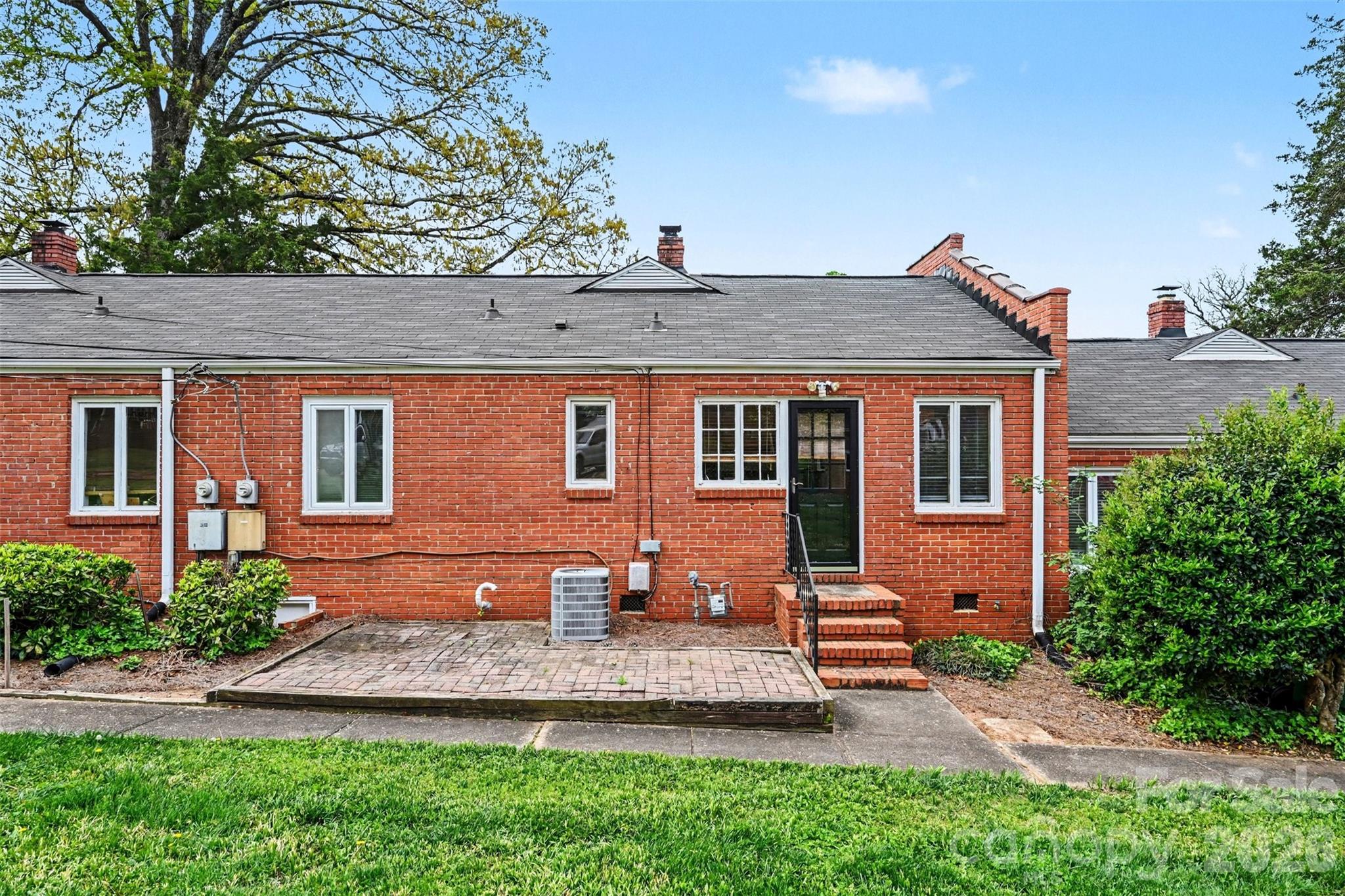 1811 Lynnwood Drive — Charlotte