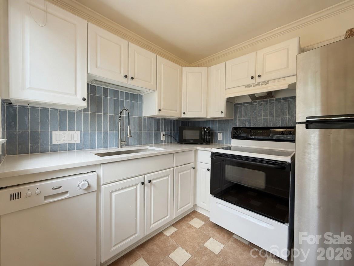 1811 Lynnwood Drive — Charlotte