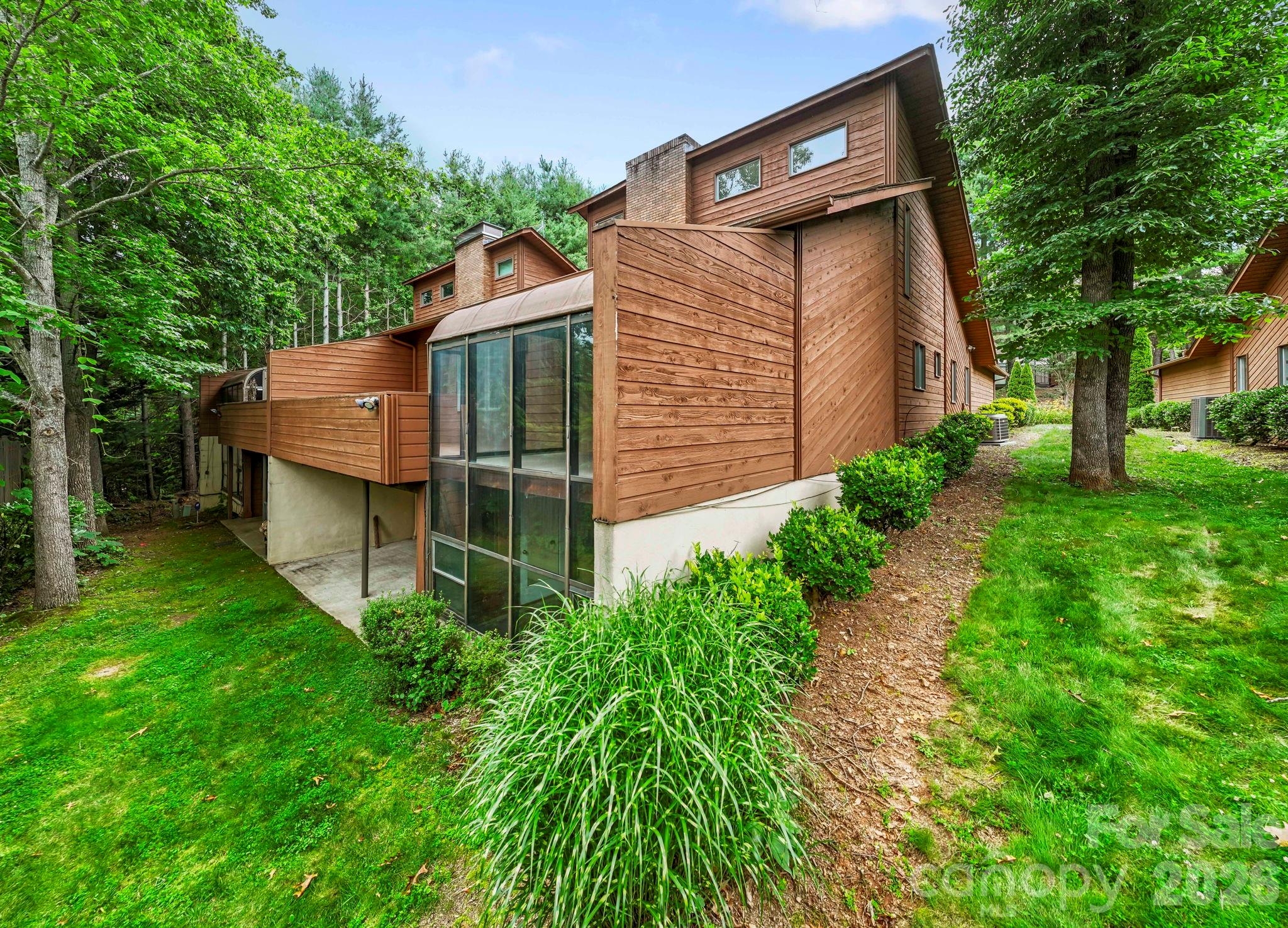204 Woodfield Drive — Asheville