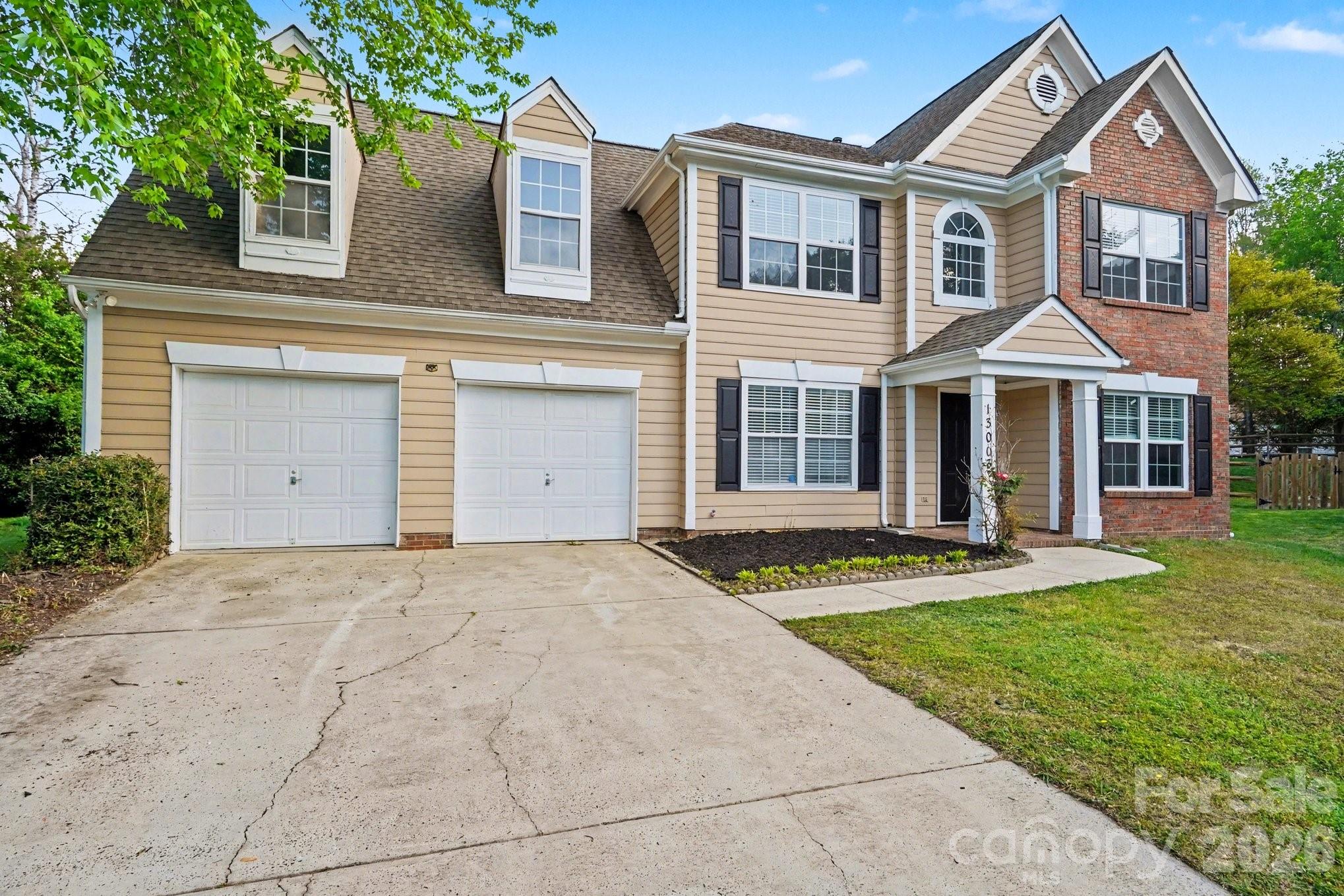 13003 Shannon Park Lane — Charlotte