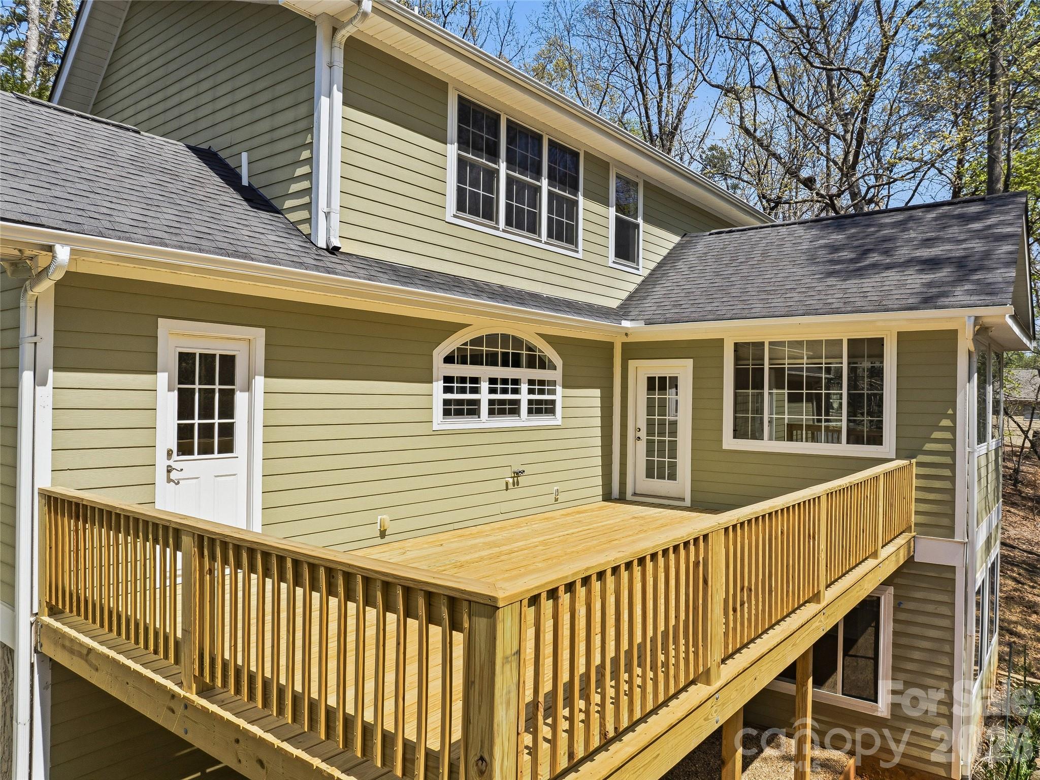196 Blackbird Lane — Tryon