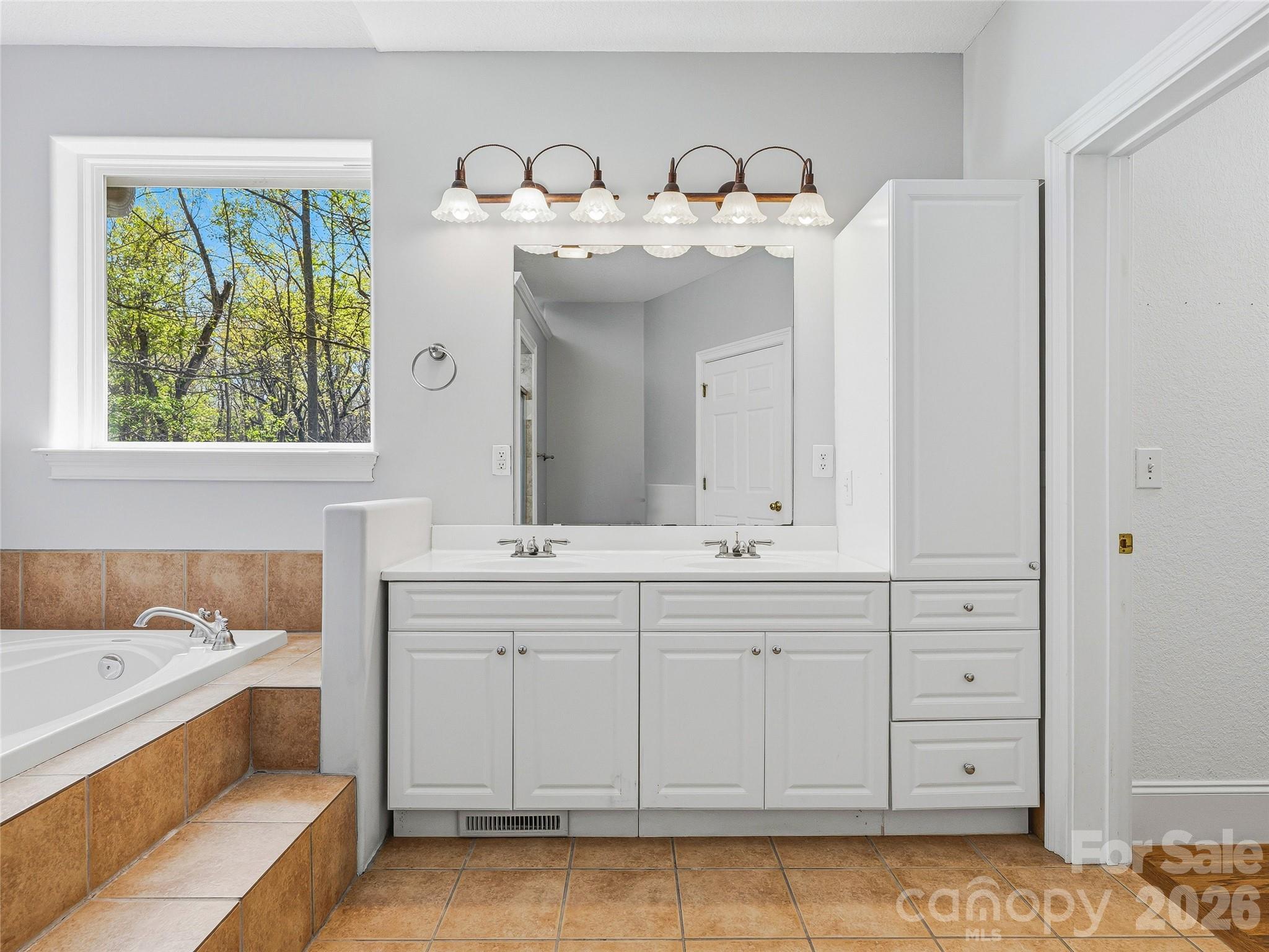 196 Blackbird Lane — Tryon