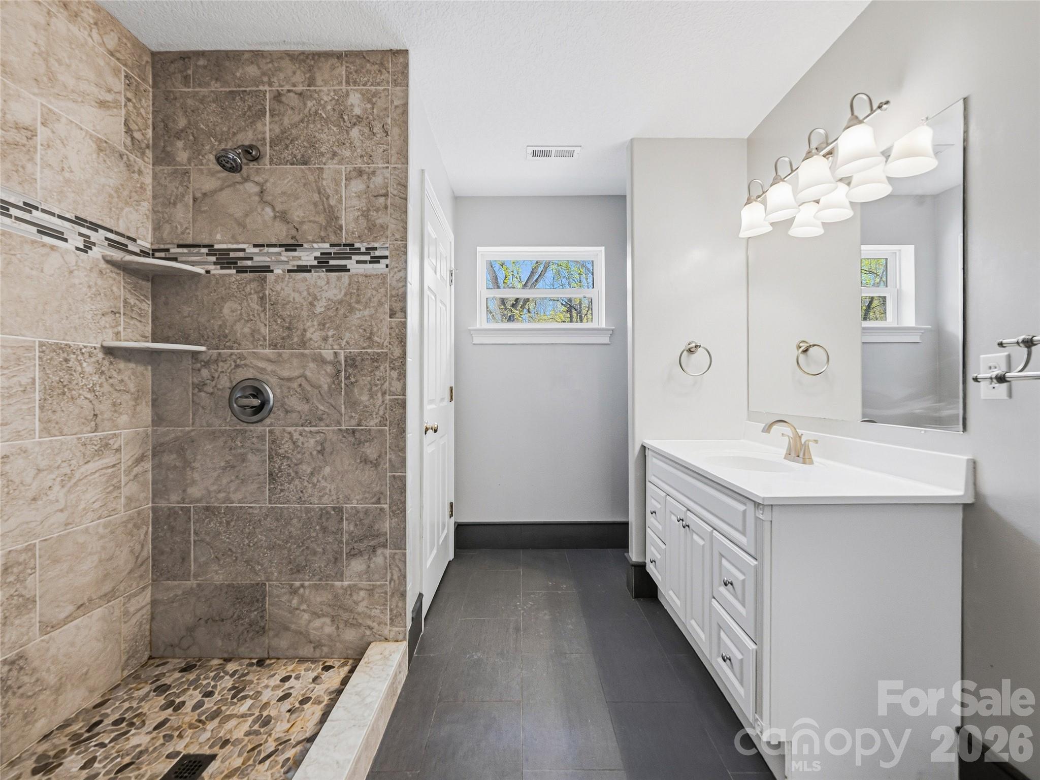 196 Blackbird Lane — Tryon