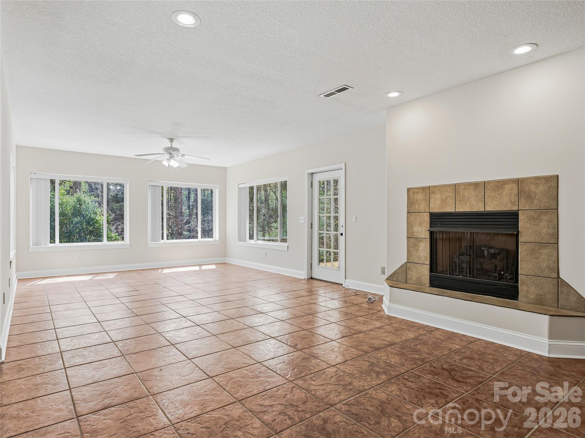 196 Blackbird Lane — Tryon
