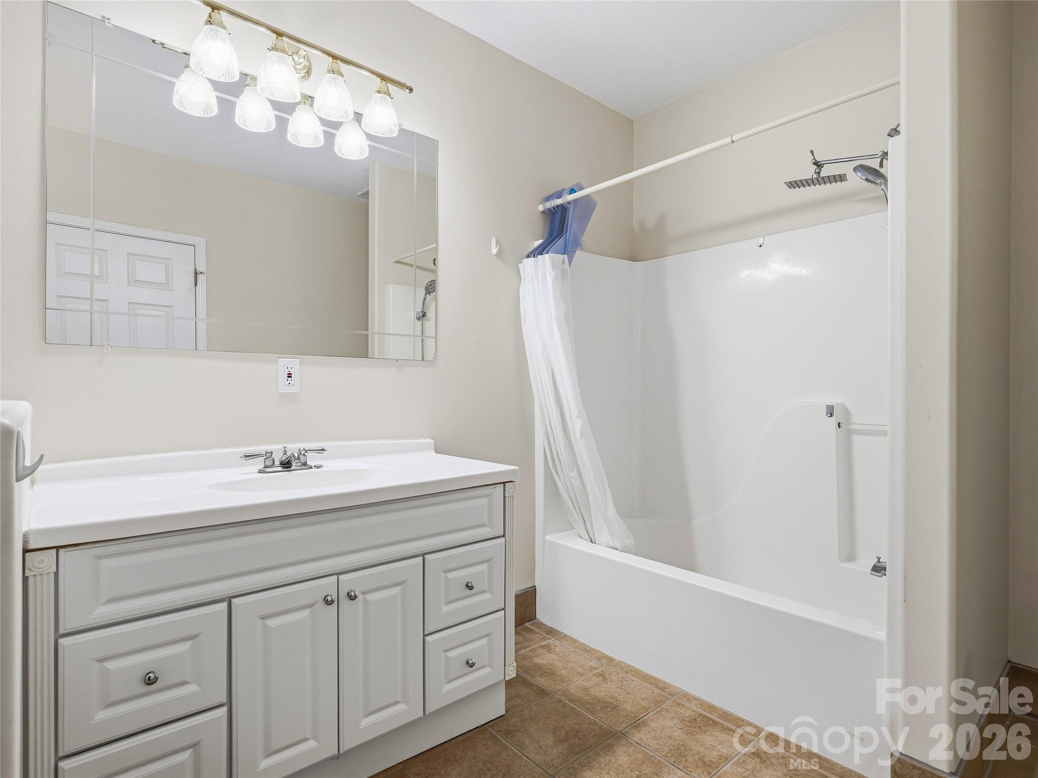 196 Blackbird Lane — Tryon