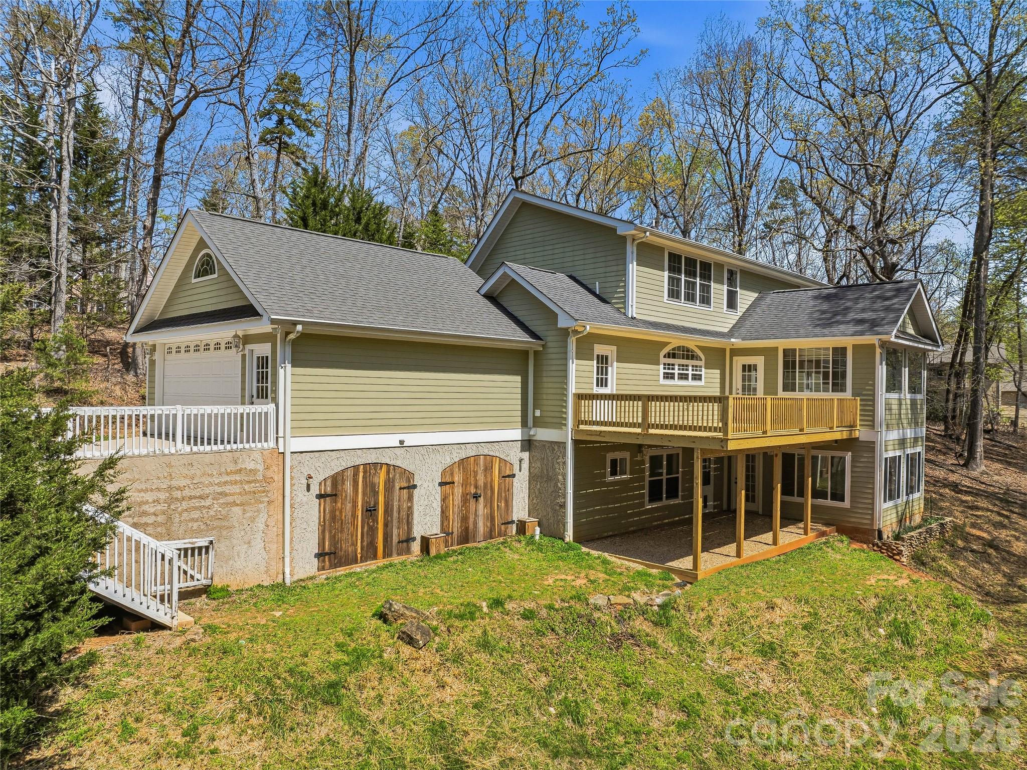 196 Blackbird Lane — Tryon