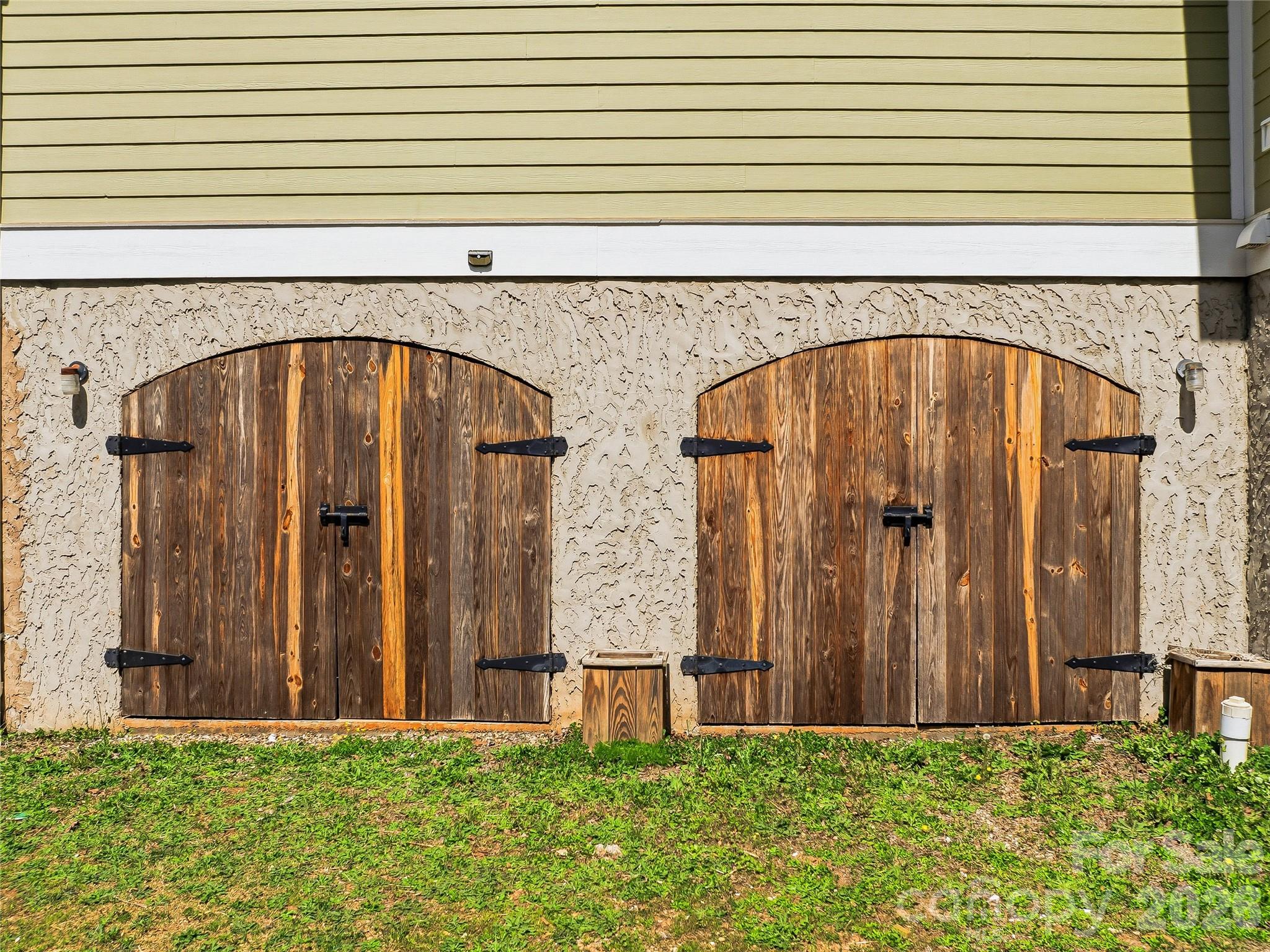 196 Blackbird Lane — Tryon