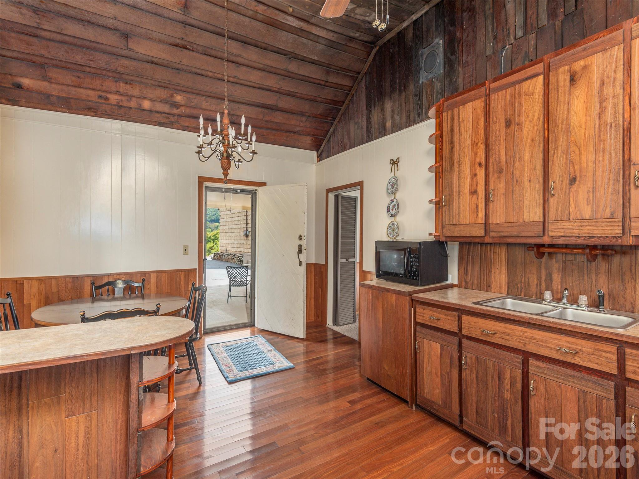 169 N Serpentine Avenue — Hot Springs