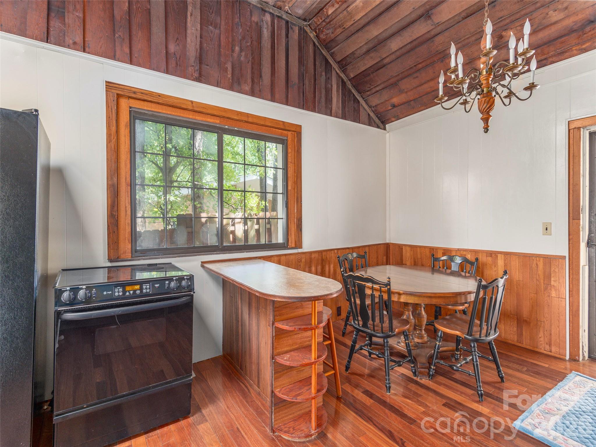 169 N Serpentine Avenue — Hot Springs