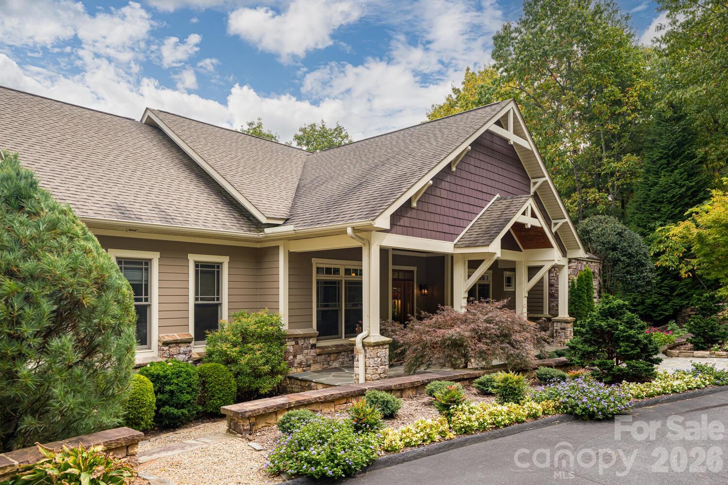 104 Mossridge Court — Flat Rock