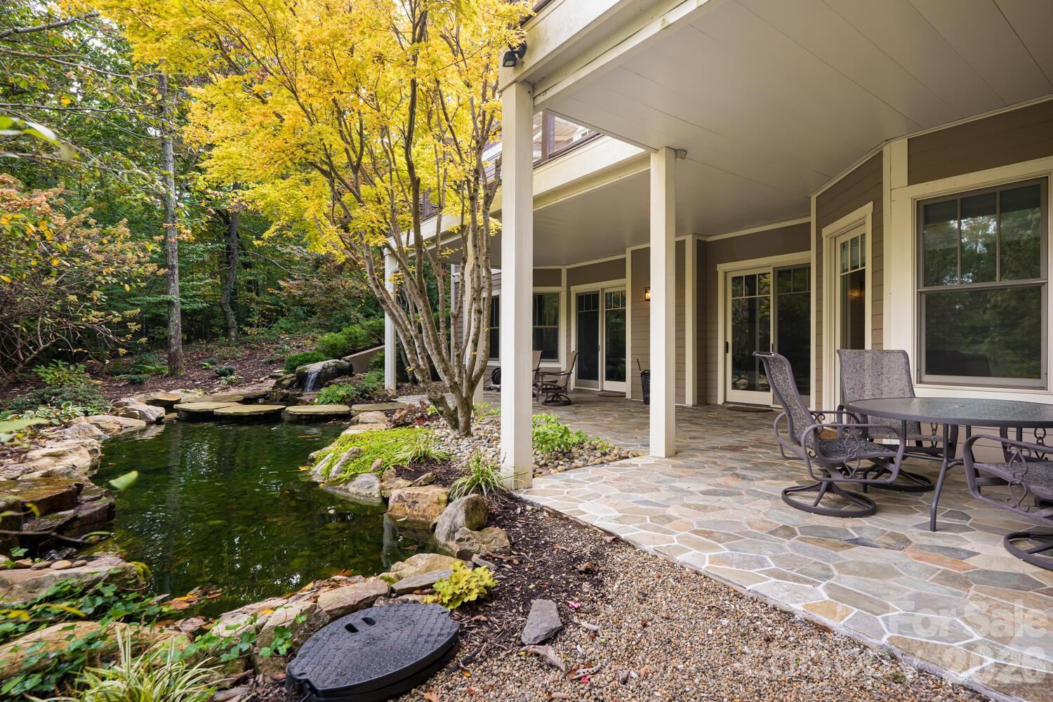 104 Mossridge Court — Flat Rock