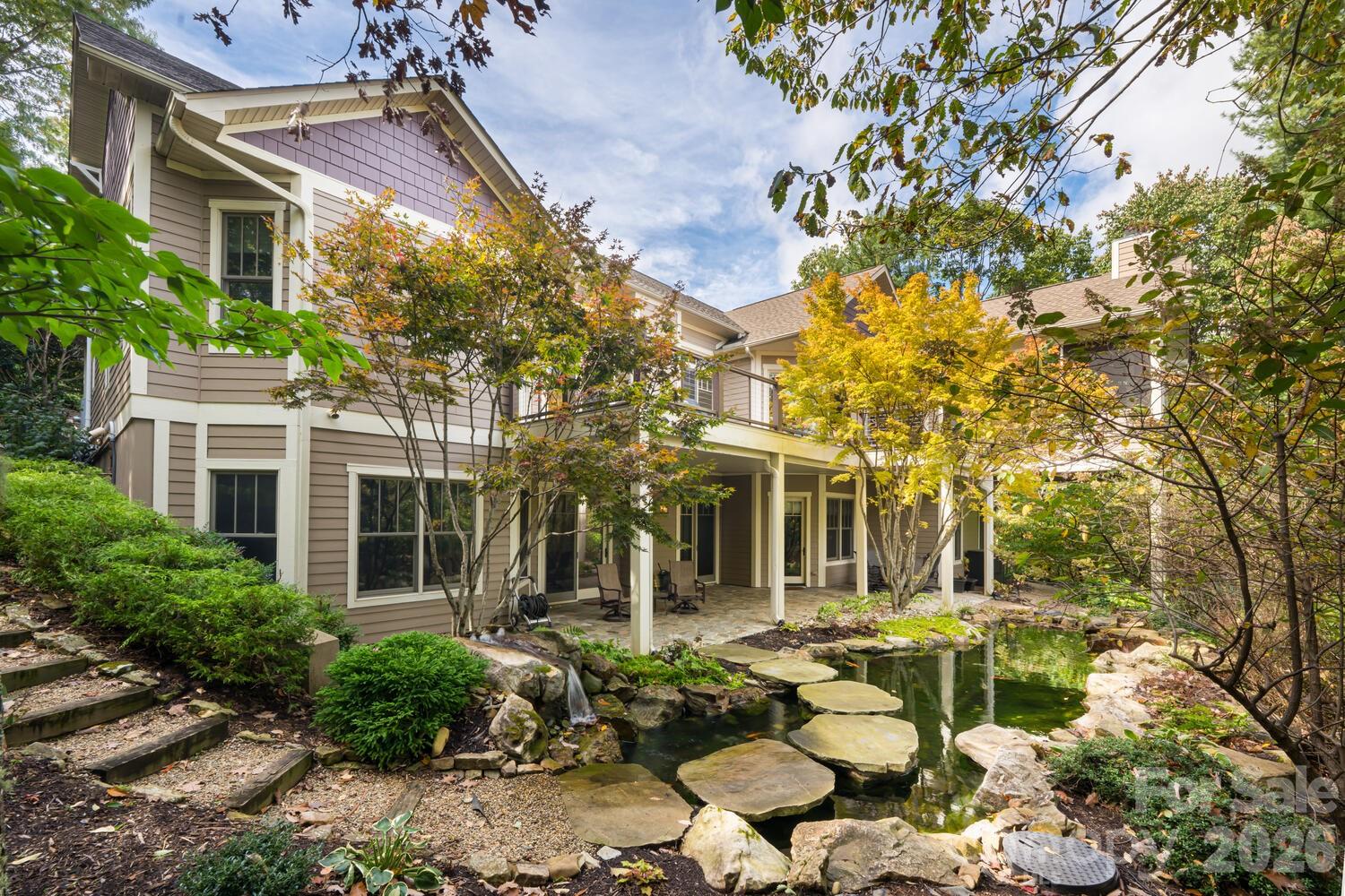 104 Mossridge Court — Flat Rock