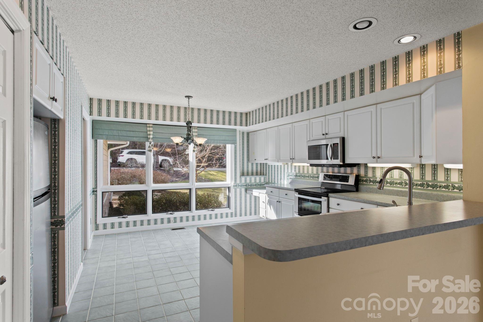 514 Cobblestone Lane — Flat Rock