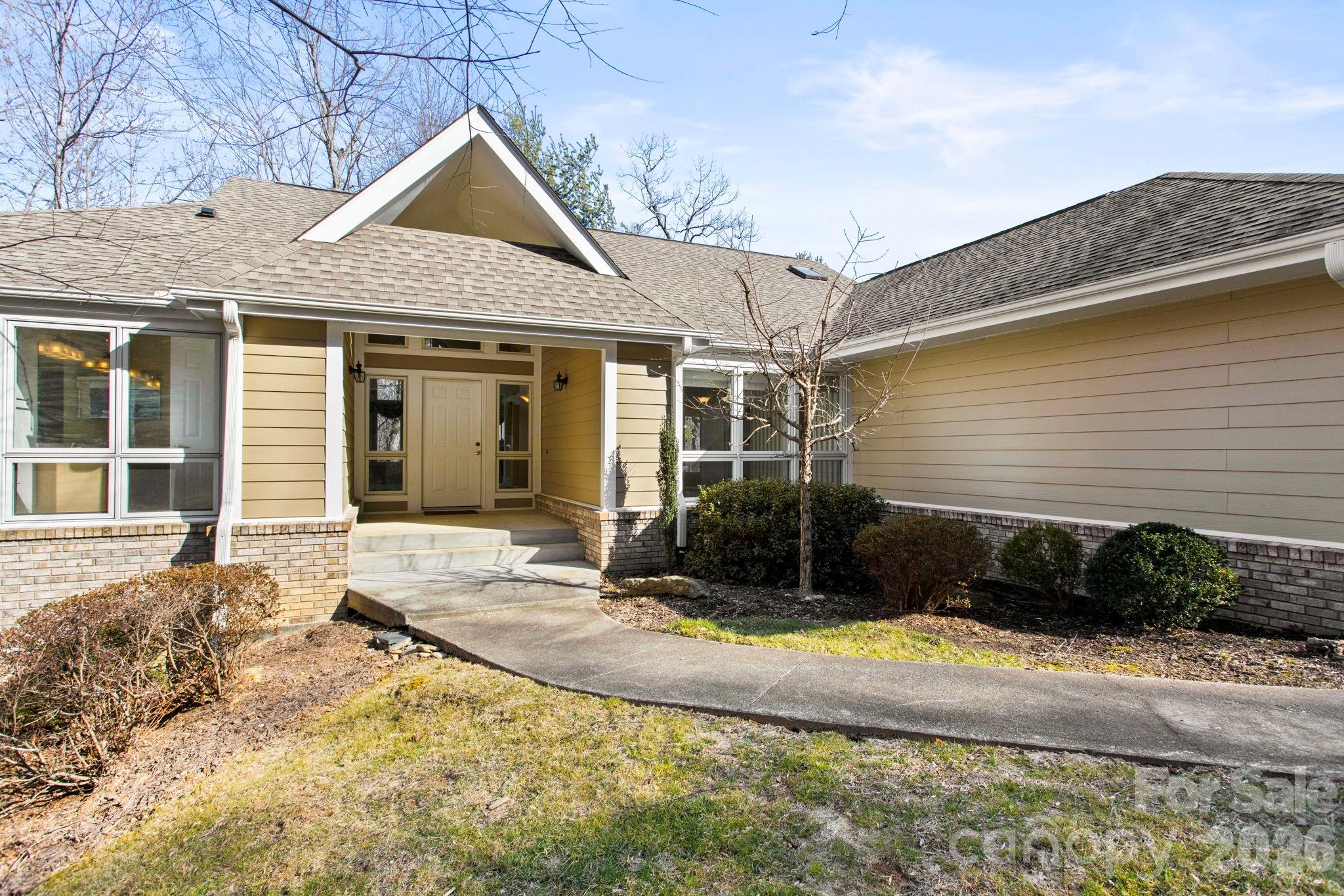 514 Cobblestone Lane — Flat Rock