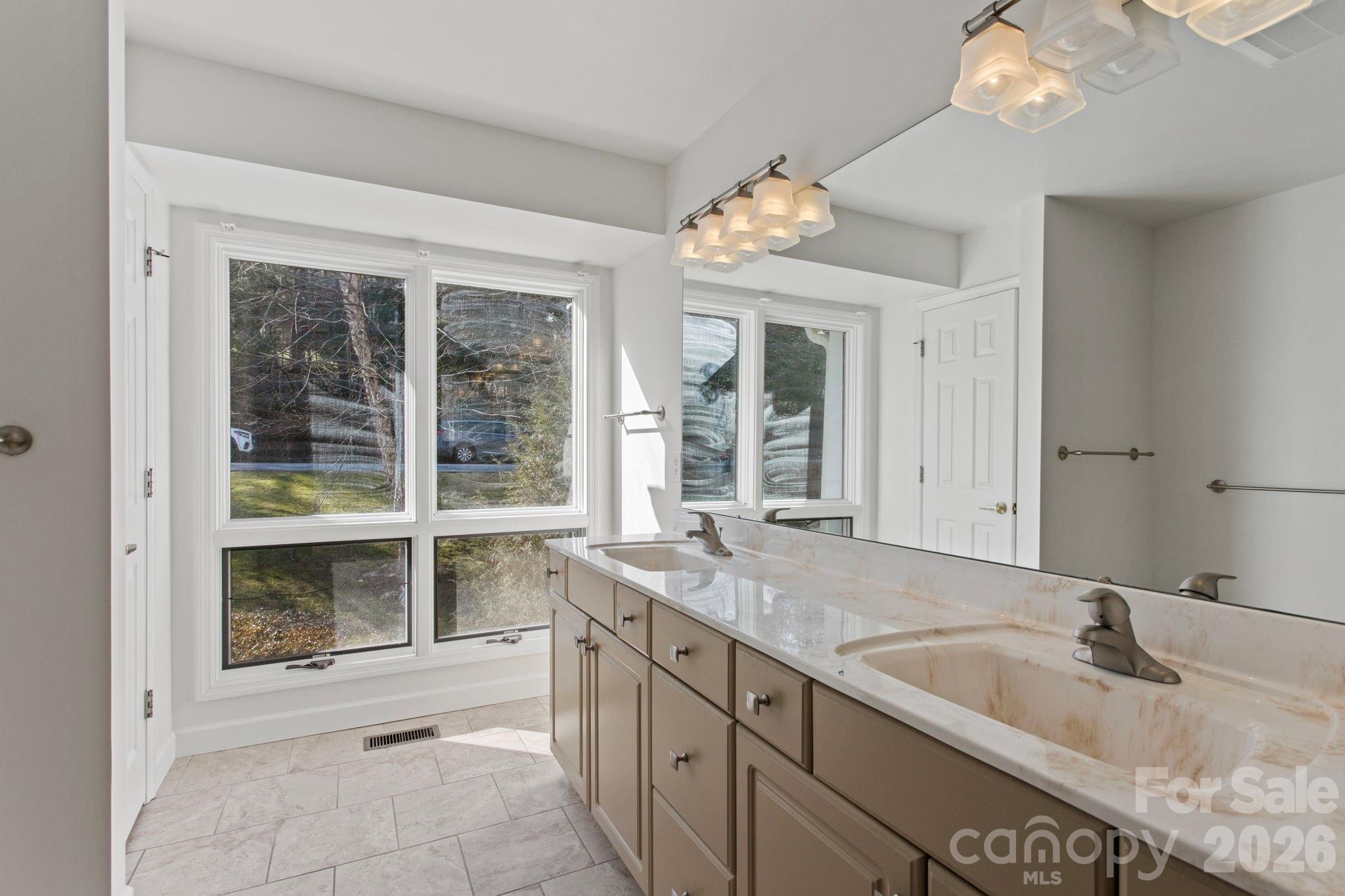 514 Cobblestone Lane — Flat Rock