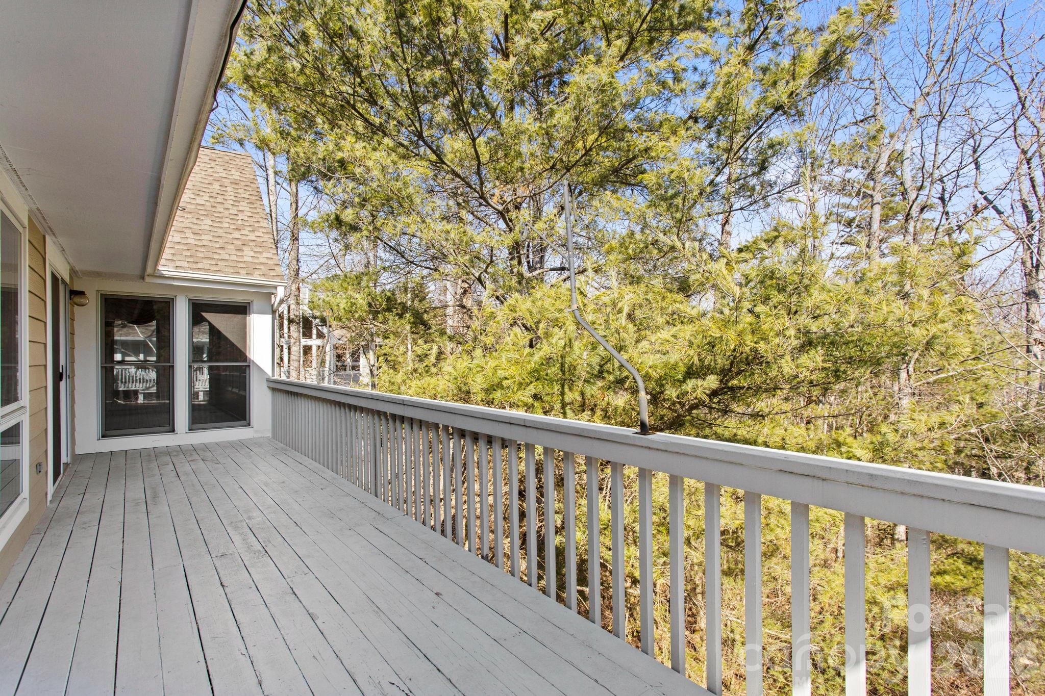 514 Cobblestone Lane — Flat Rock