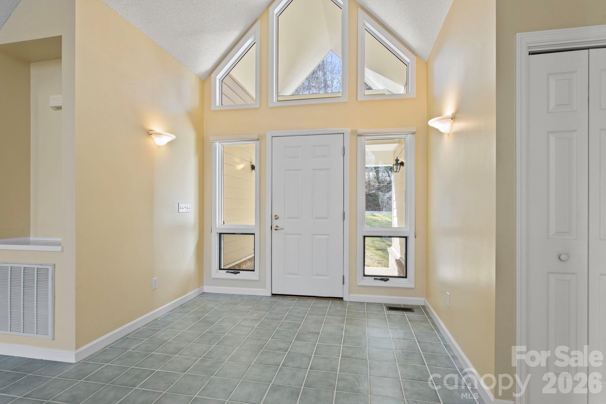 514 Cobblestone Lane — Flat Rock