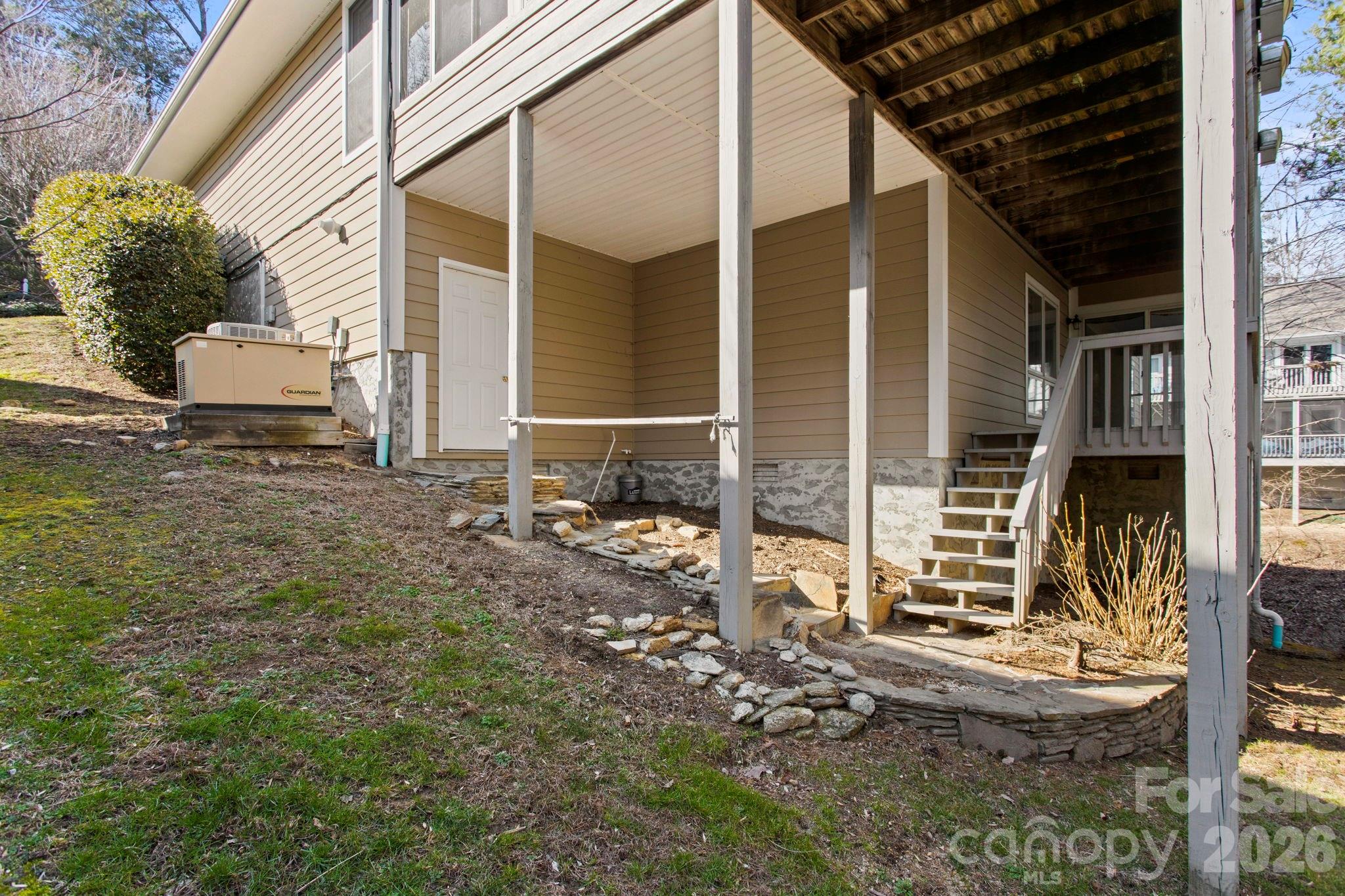 514 Cobblestone Lane — Flat Rock