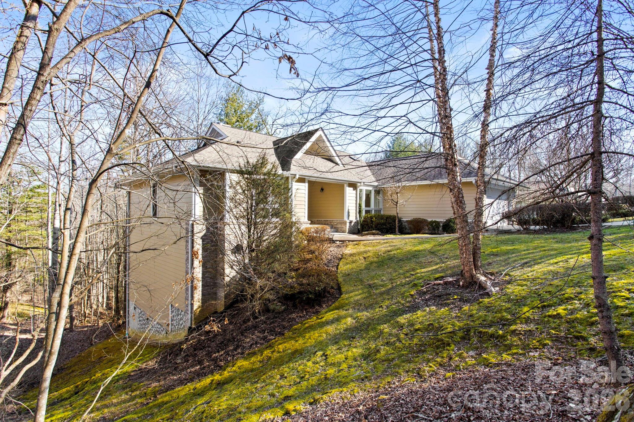 514 Cobblestone Lane — Flat Rock