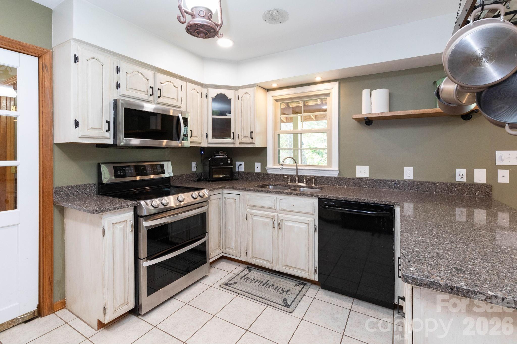 121 Churchill Downs Drive — Fairview