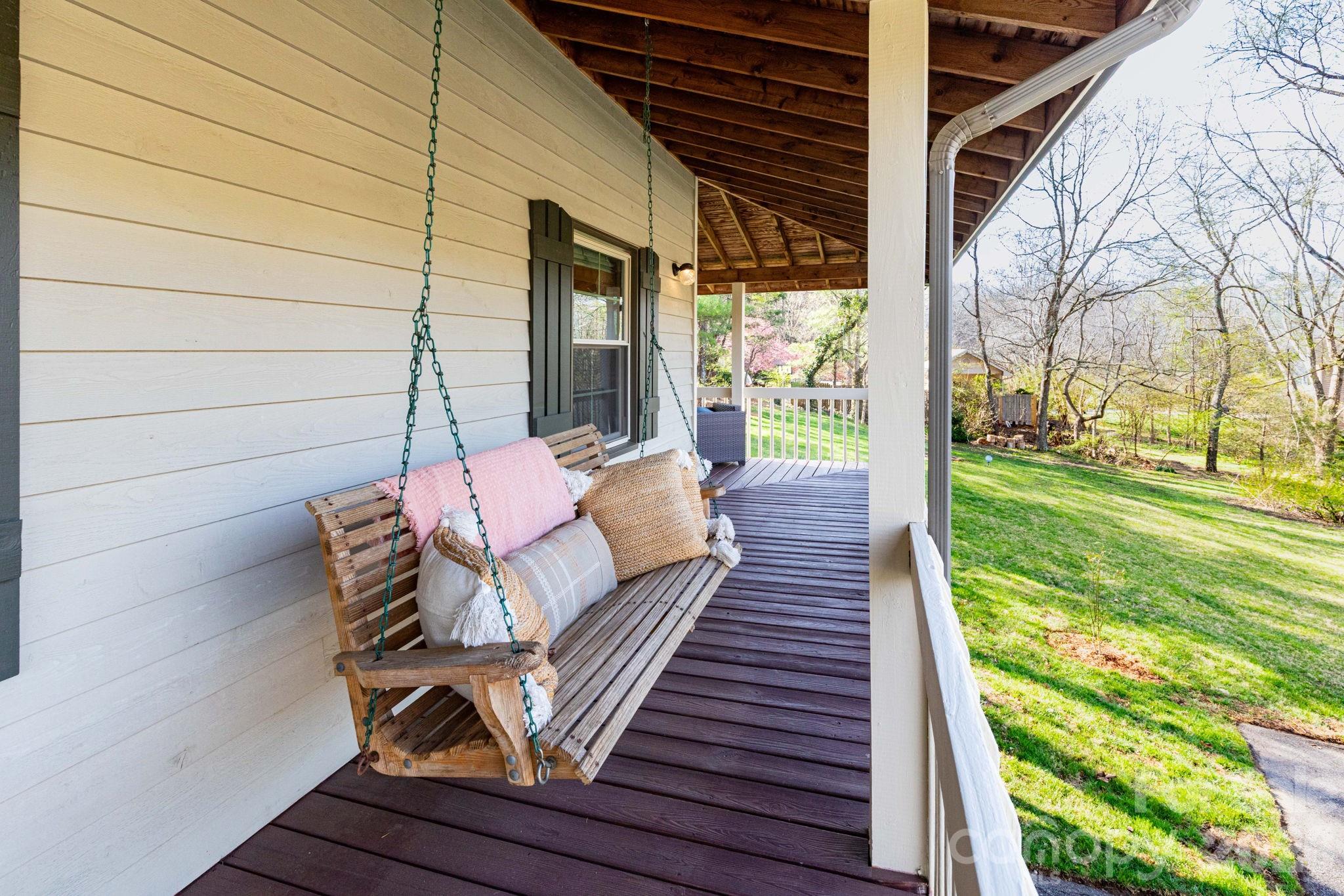 121 Churchill Downs Drive — Fairview